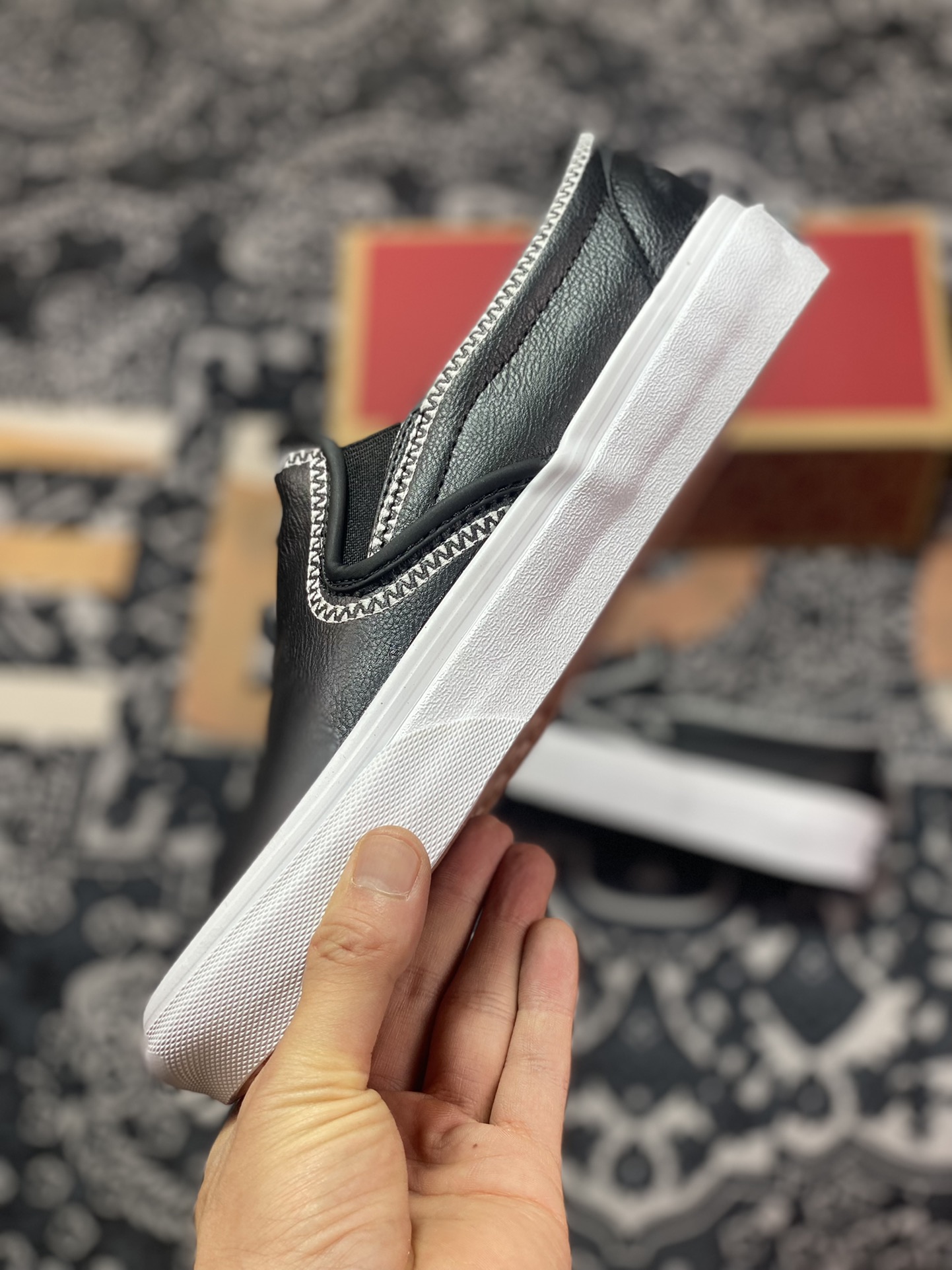 VANS joins hands with outdoor functional brand WHITE MOUNTAINEERING to combine street cool with outdoor style