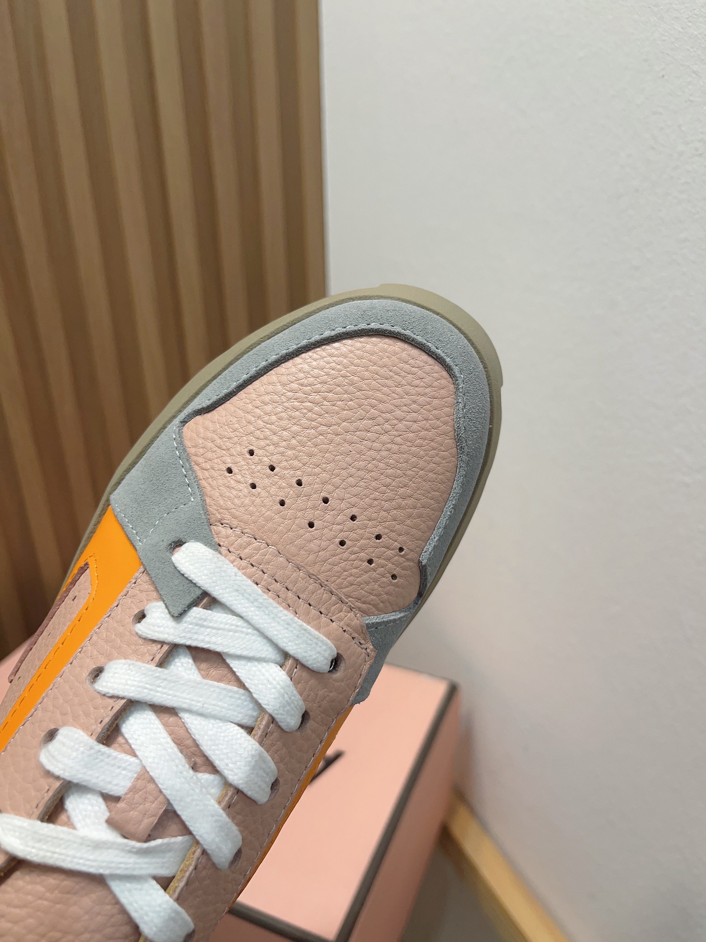 Acne Studios New Heavy-Bottomed Recreational Shoes with British Design: Features and Specifications - 图片 6