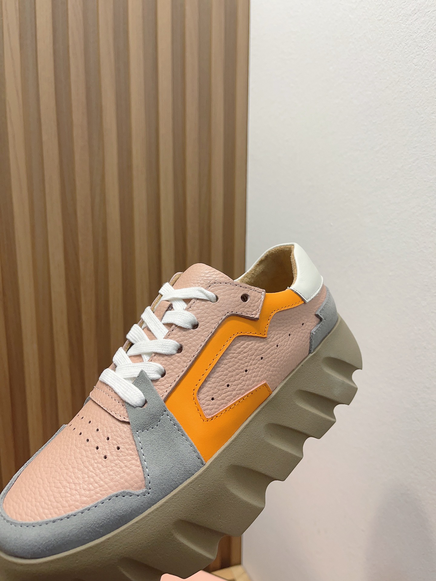 Acne Studios New Heavy-Bottomed Recreational Shoes with British Design: Features and Specifications - 图片 8