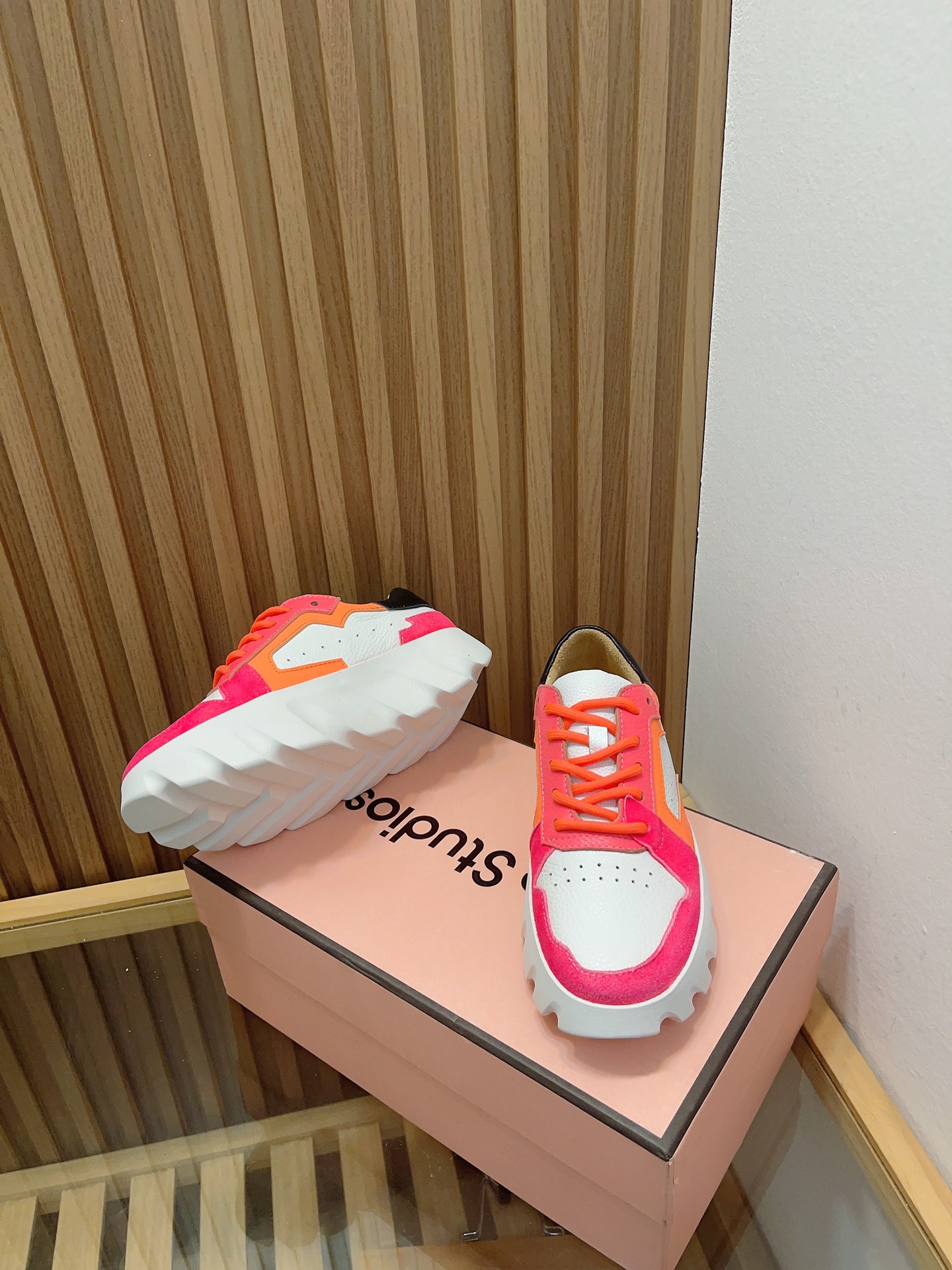 Acne Studios Heavy-Bottomed Recreational Shoes: Stylish Design and Comfort for Long Legs - 图片 3