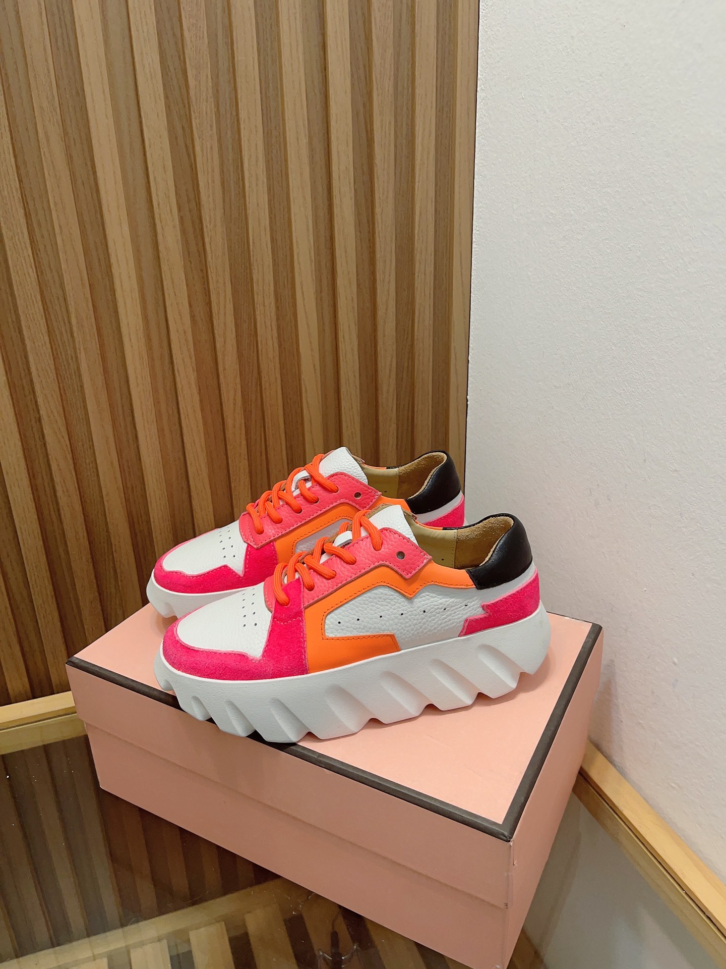Acne Studios Heavy-Bottomed Recreational Shoes: Stylish Design and Comfort for Long Legs - 图片 1