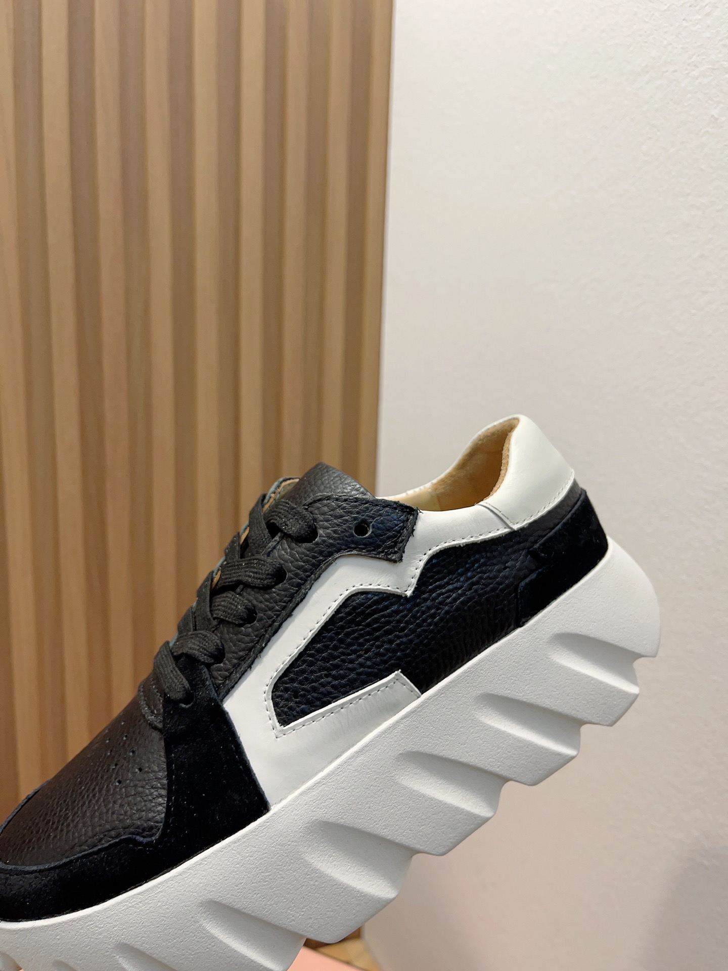 “Acne Studios Heavy-Bottomed Recreational Shoes with Stylish British Design” - 图片 8