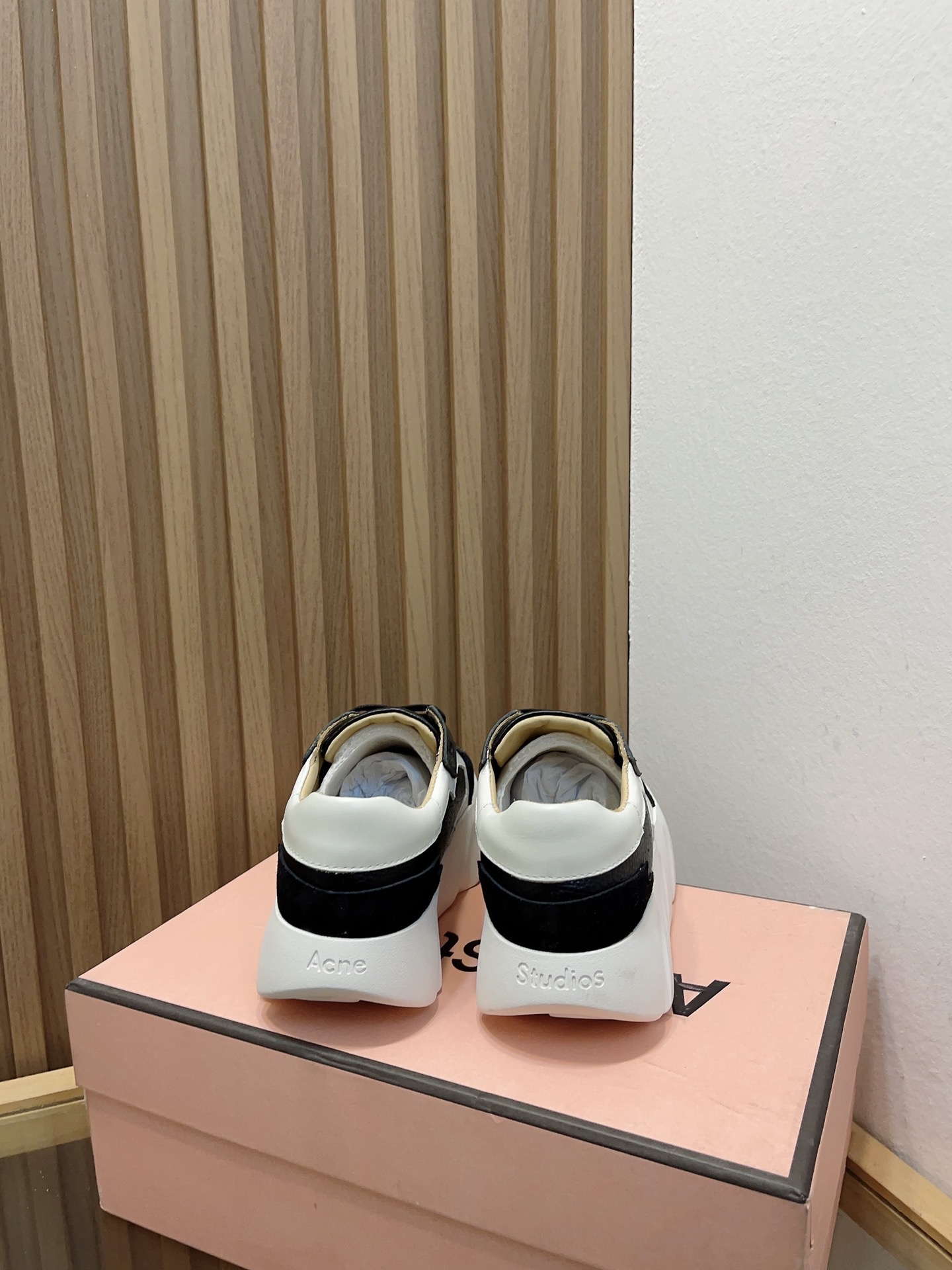“Acne Studios Heavy-Bottomed Recreational Shoes with Stylish British Design” - 图片 5