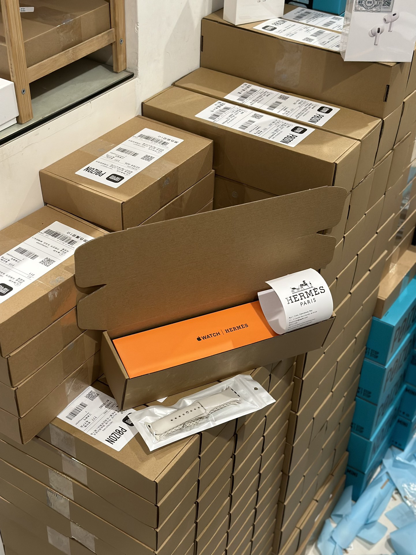 发货实拍 爱马仕联名款苹果手表 标配3条表带专柜小票 专用飞机盒