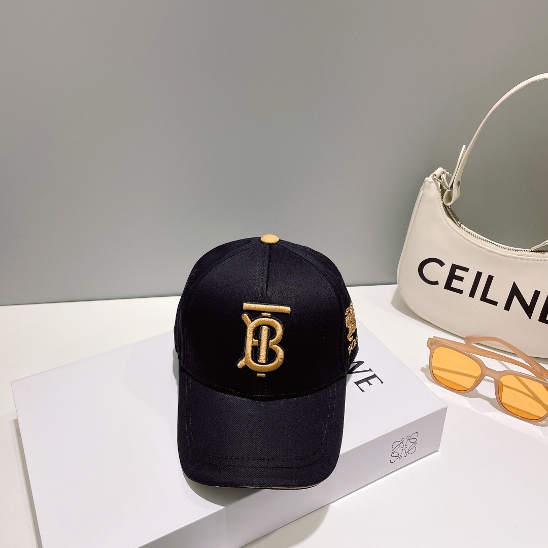 NO:190680,With dust bag Burberry (Burberry) original single baseball hat, hot-selling pure cotton inner lining, light and breathable. Perfect style, accurate and accurate for the texture, original quality, exclusive physical shot, suitable for men and women, hats, burberry, burberry, hats19860909配防尘袋 Burberry（巴宝莉）原单棒球帽 专柜热卖款纯棉内里,轻盈透气.完美版型,对格精准无误,原厂品质,独家实物拍摄,男女适用,帽子,burberry,burberry,hats,hat