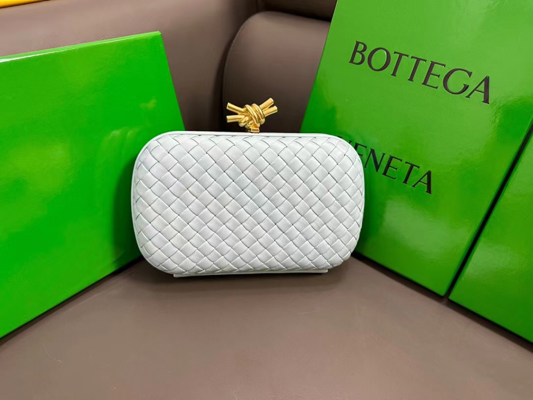 Bottega Veneta 编织羊皮手拿包 金属结绳搭扣