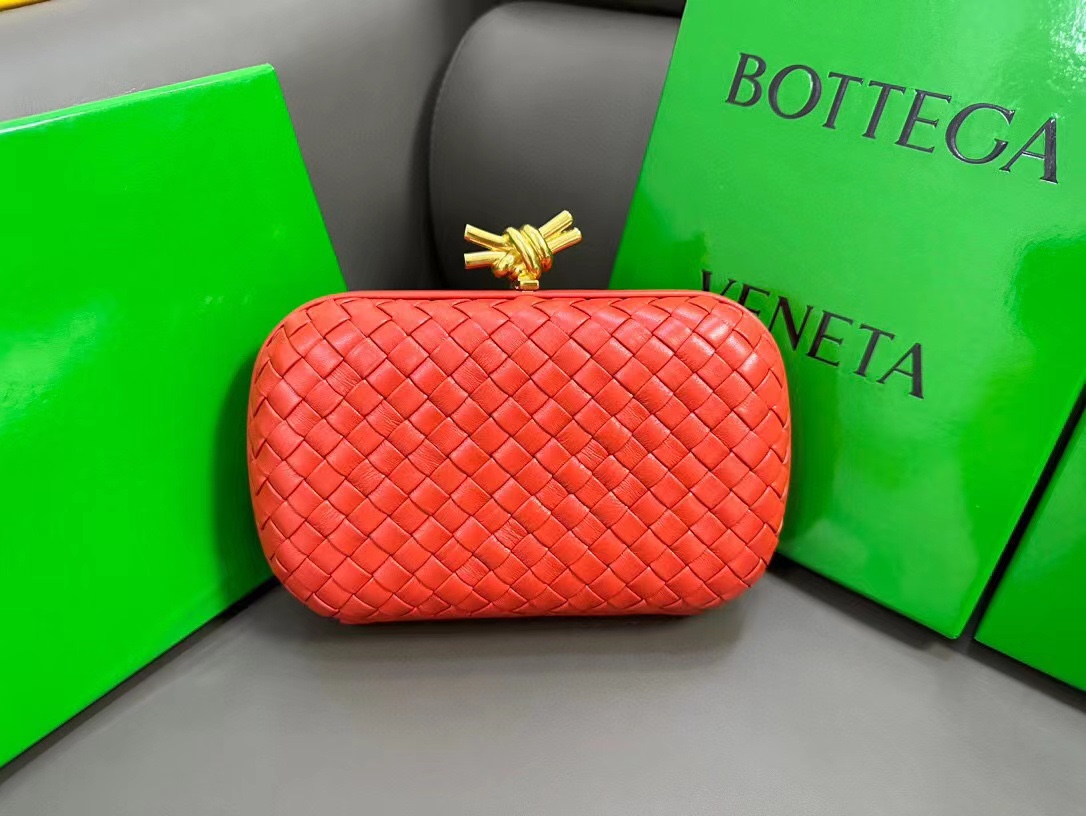 Bottega Veneta 编织羊皮 金属结绳扣 手拿包