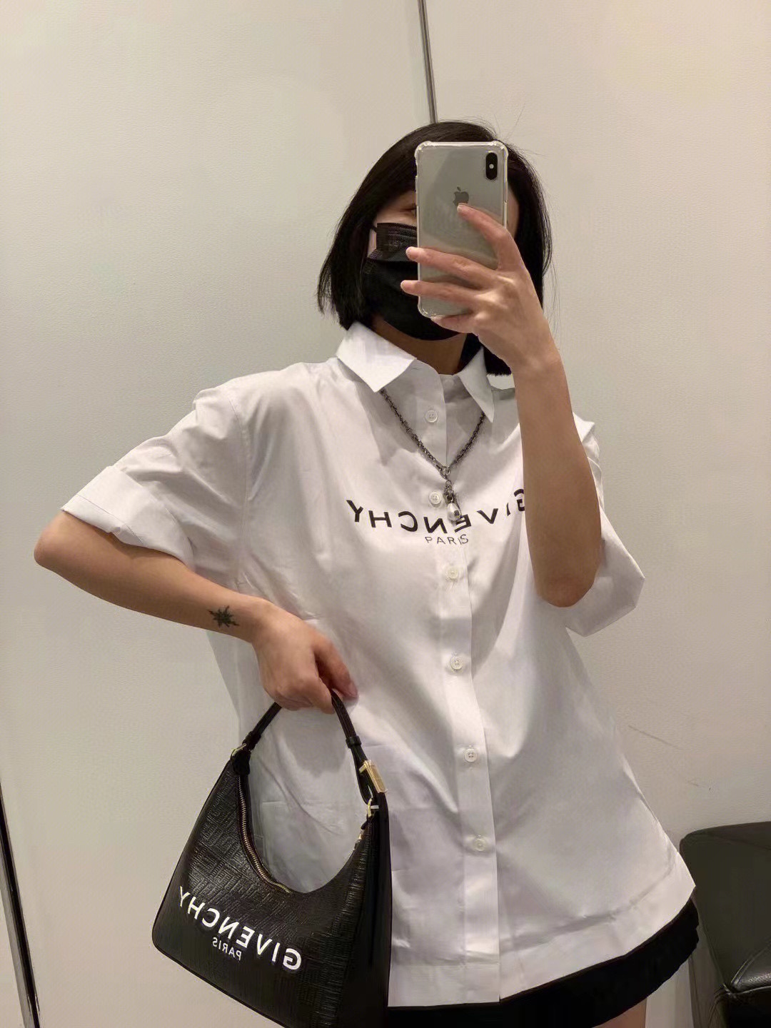GIVENCHYGivenchy reverse printed lettering short-sleeved shirt upper body effe