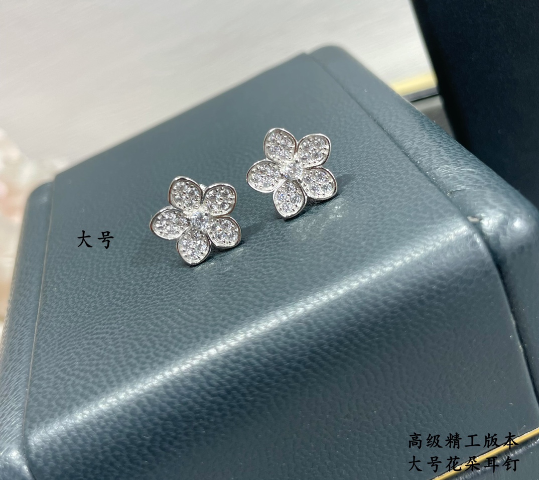  9️⃣2️⃣5️⃣（大号）😊😊进口5A高碳钻 格拉夫大号花朵耳钉🍀现货都是可遇不可求的，特别惹人爱，衬