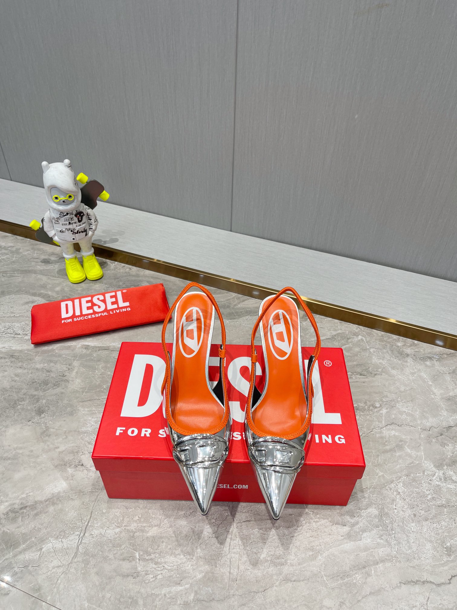 Diesel是意大利牛仔时装品牌DI