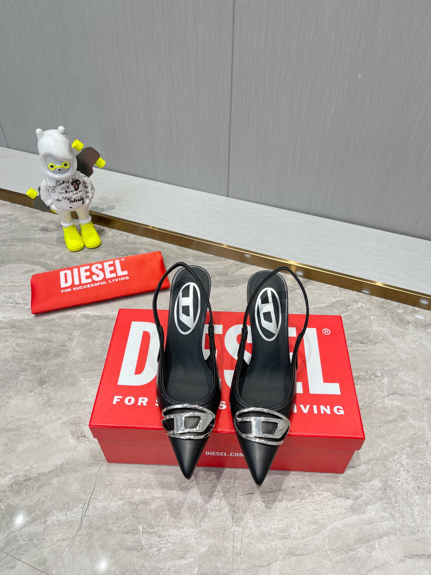 Diesel是意大利牛仔时装品牌DI