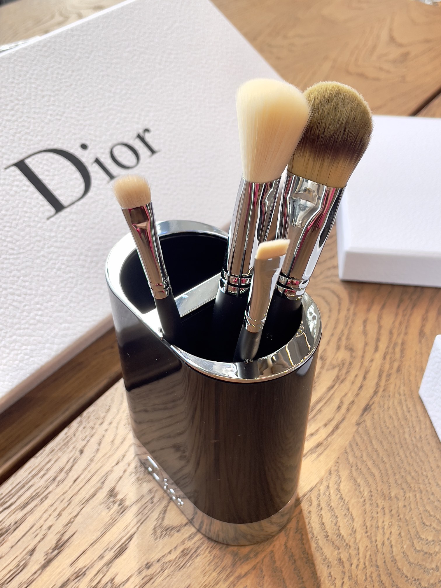 Dior Backstage 4-Piece Makeup Brush Gift Set - Comprehensive 9