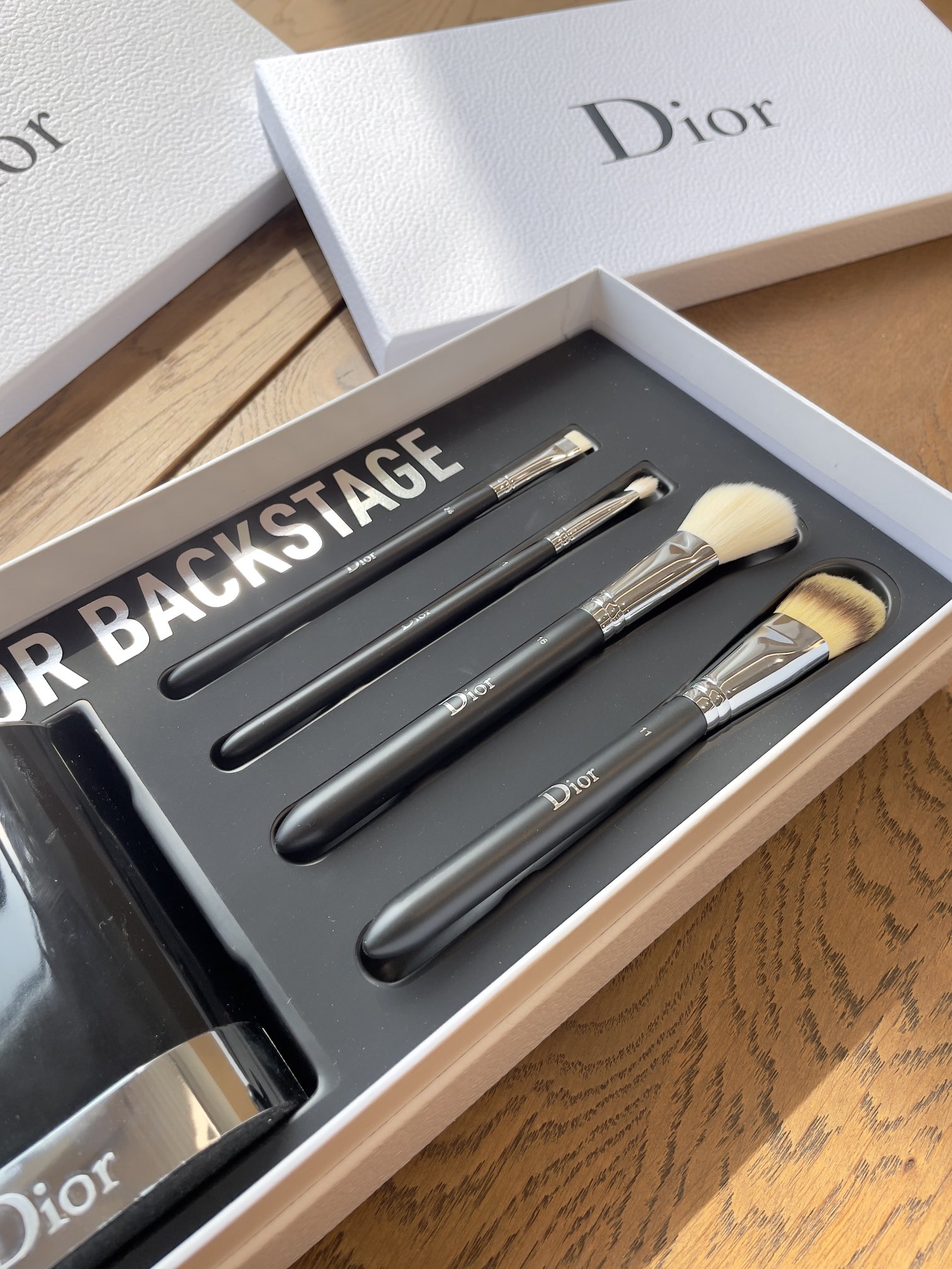 Dior Backstage 4-Piece Makeup Brush Gift Set - Comprehensive 3
