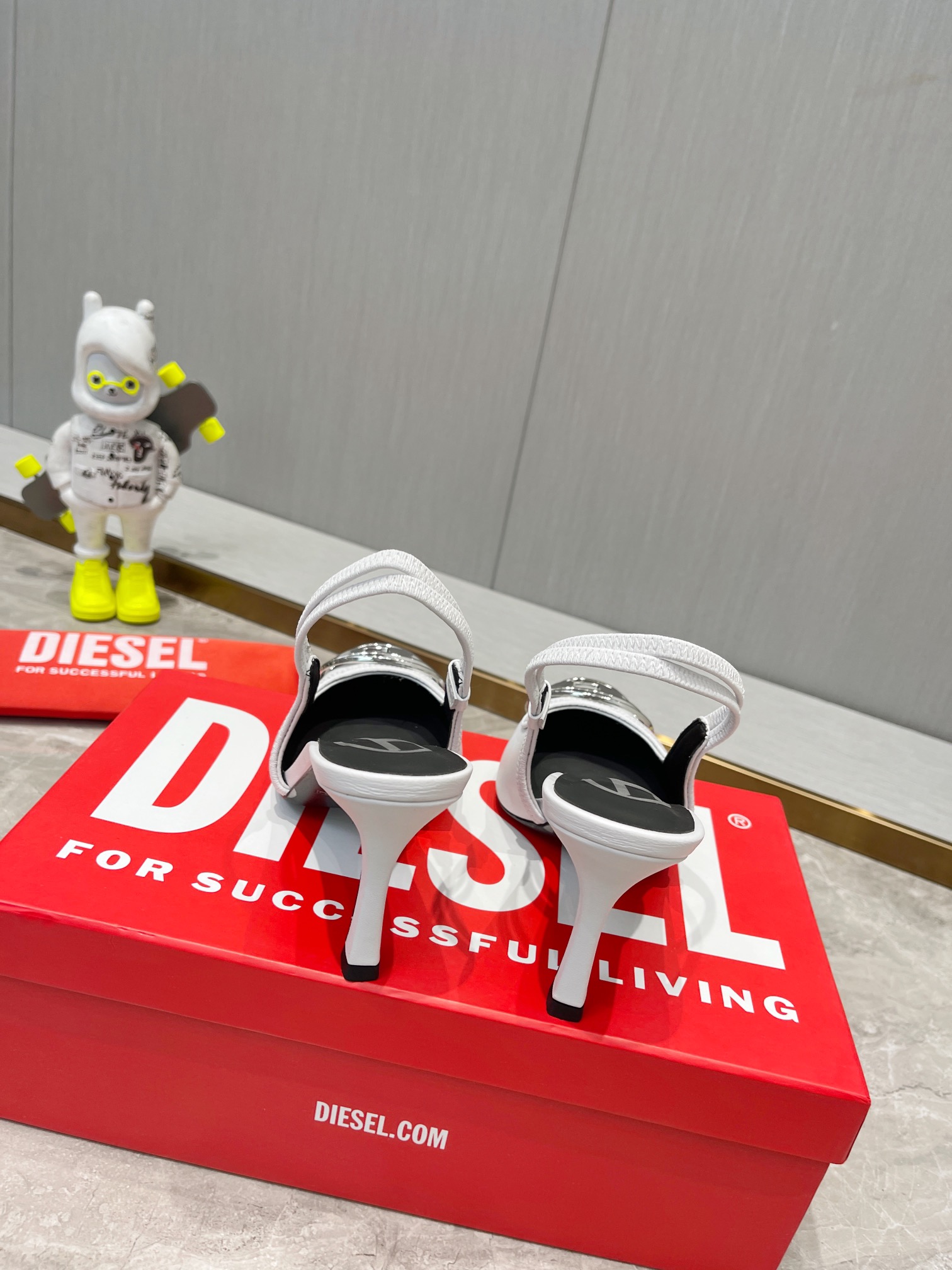 Diesel是意大利牛仔时装品牌DI