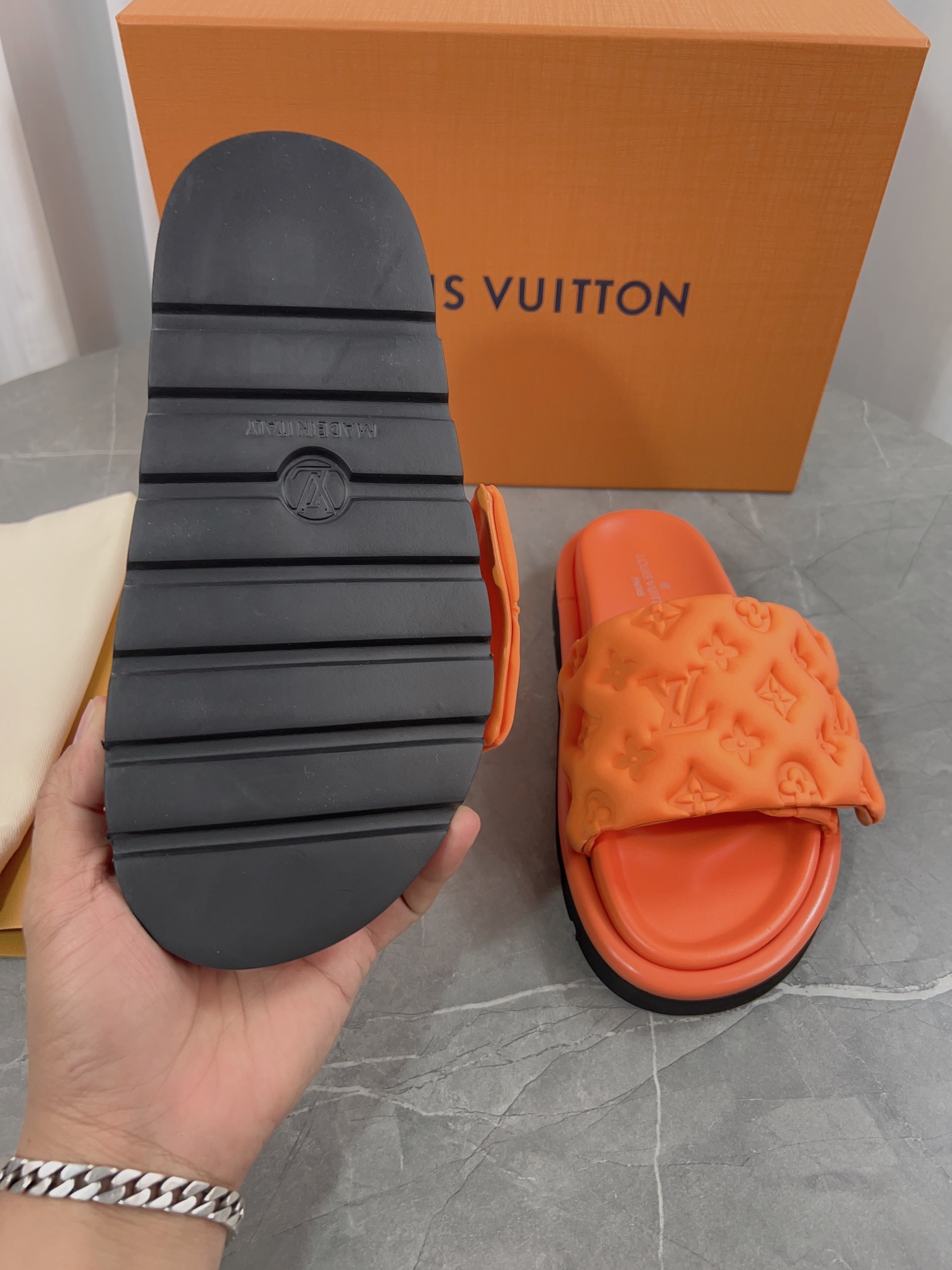Louis Vuitton Pool Pillow Comfort Flat Sandal Monogram Embossed 6 i1682595740 6580 3