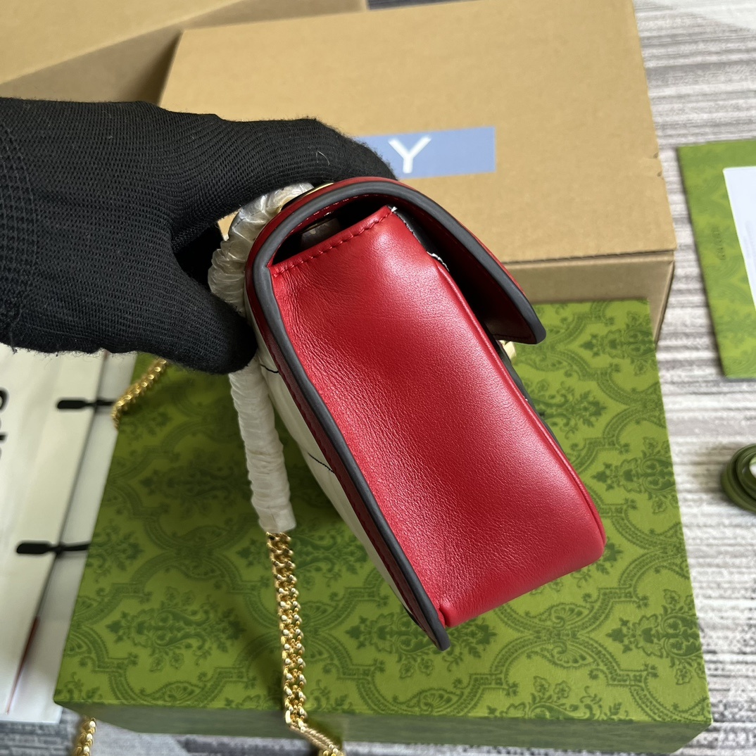 配全套包装️GucciDeco系列mini肩背包Gucci不断拓展自身视野以全新手法焕新演绎经典廓形和精