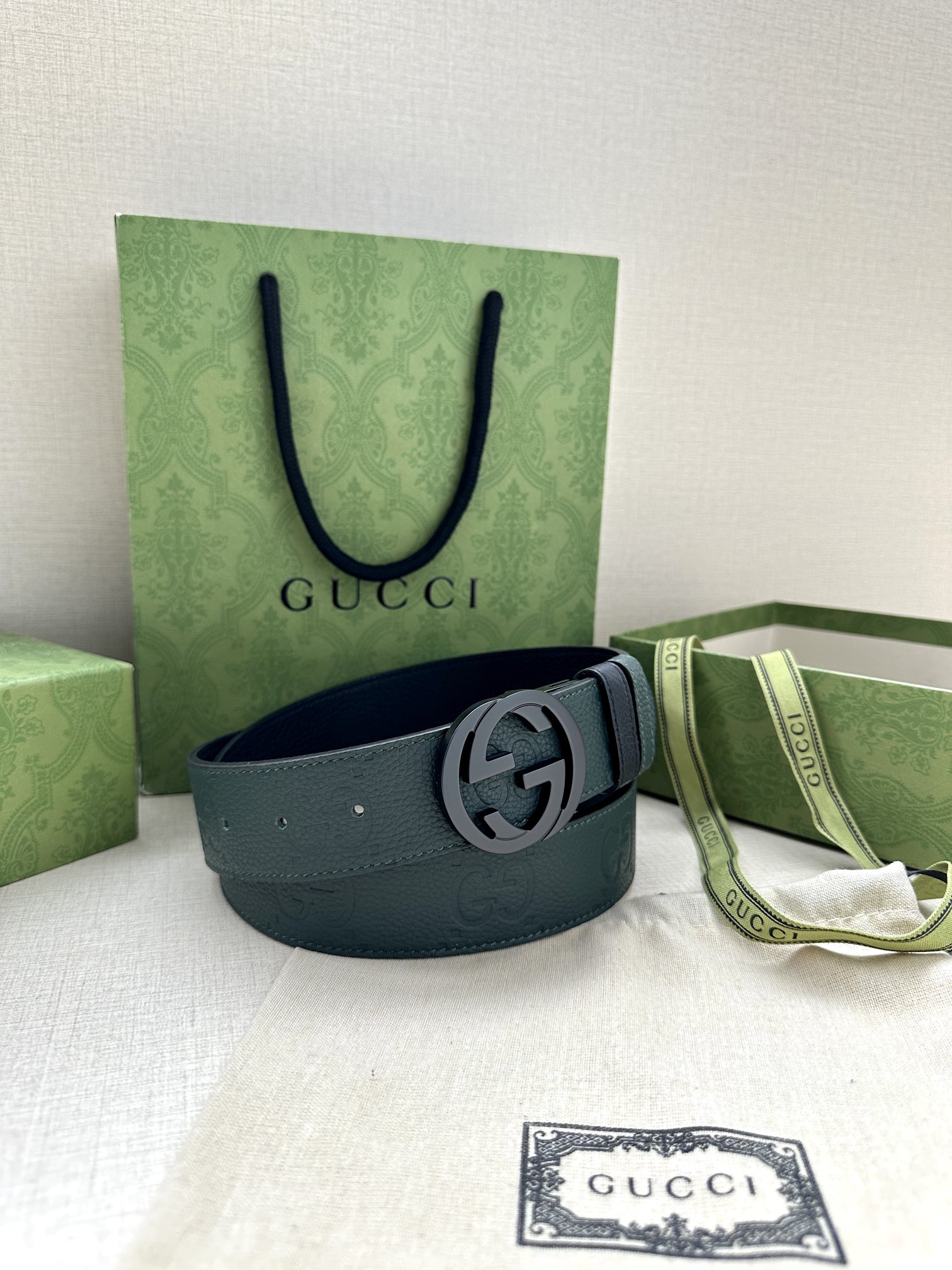 GUCCI宽度4.0cm每一季品牌典藏设计中的标志性元素都会吐故纳新为经典注入新意GuccioGucci