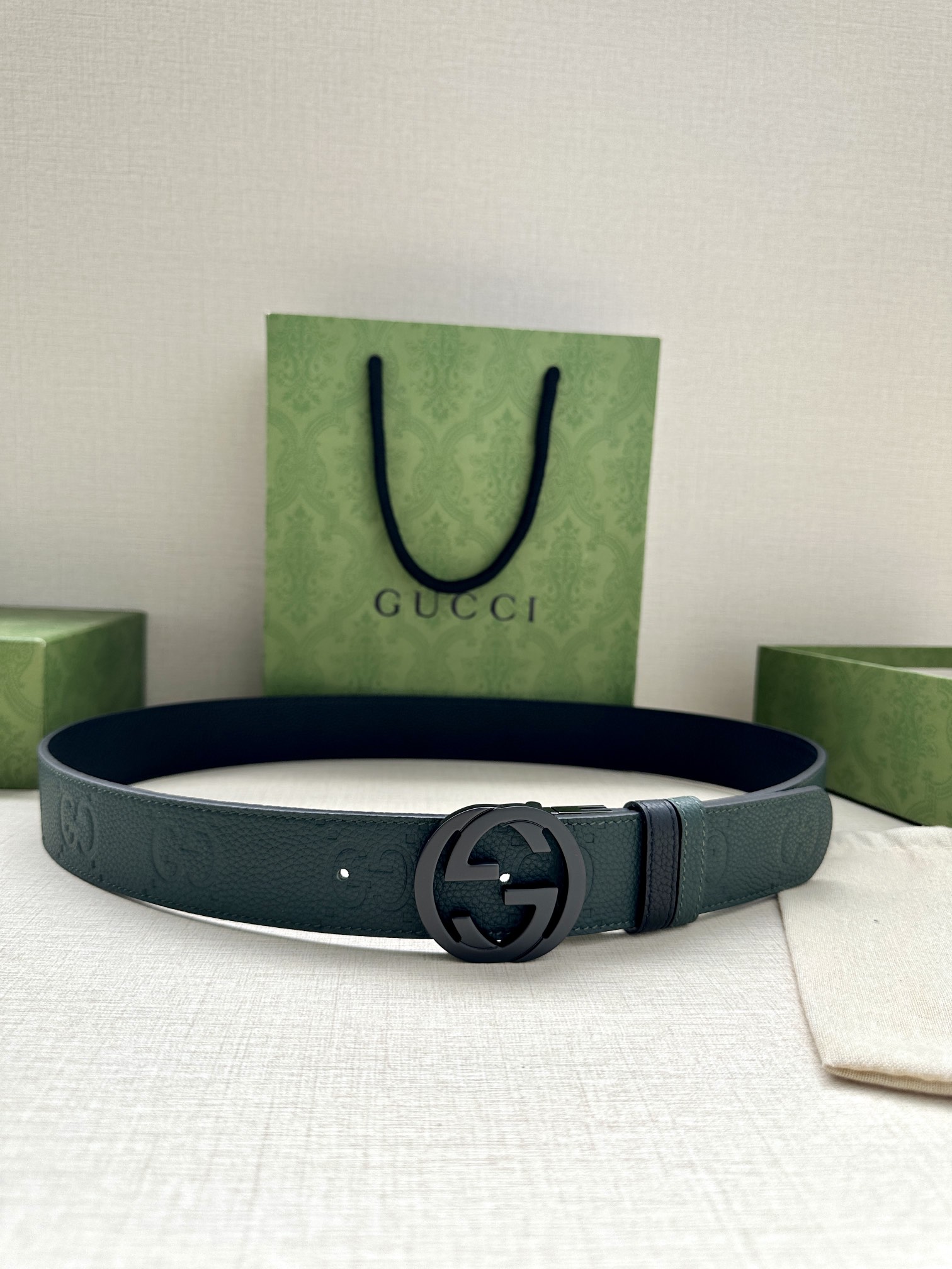GUCCI宽度4.0cm每一季品牌典藏设计中的标志性元素都会吐故纳新为经典注入新意GuccioGucci