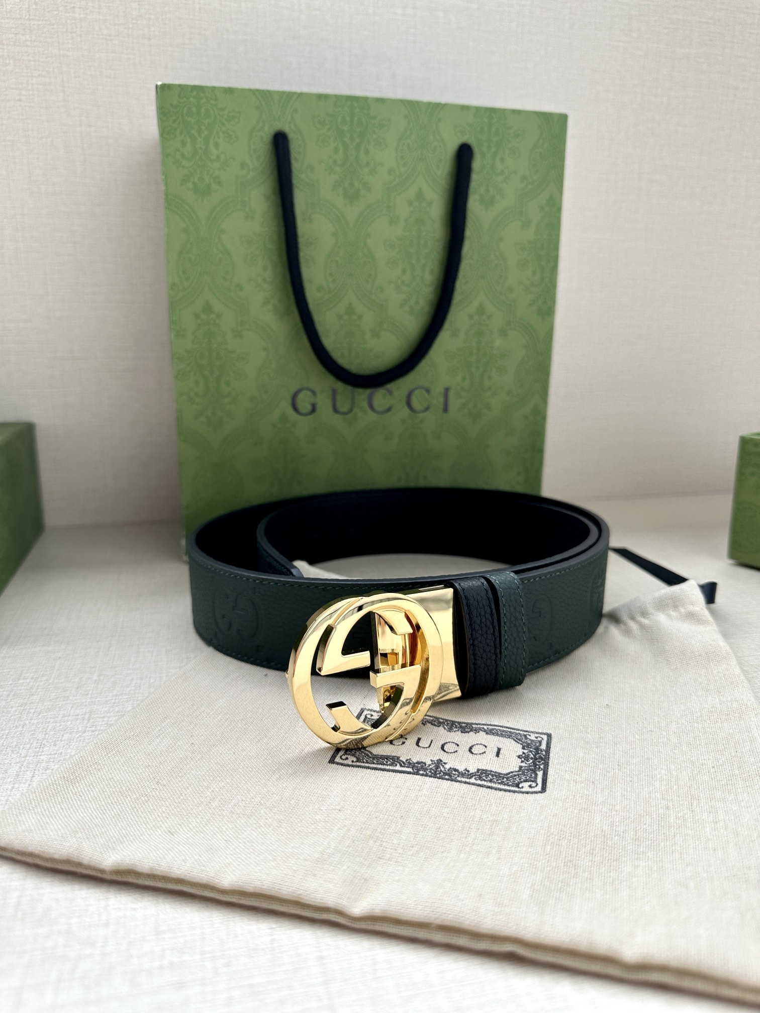 GUCCI宽度4.0cm每一季品牌典藏设计中的标志性元素都会吐故纳新为经典注入新意GuccioGucci