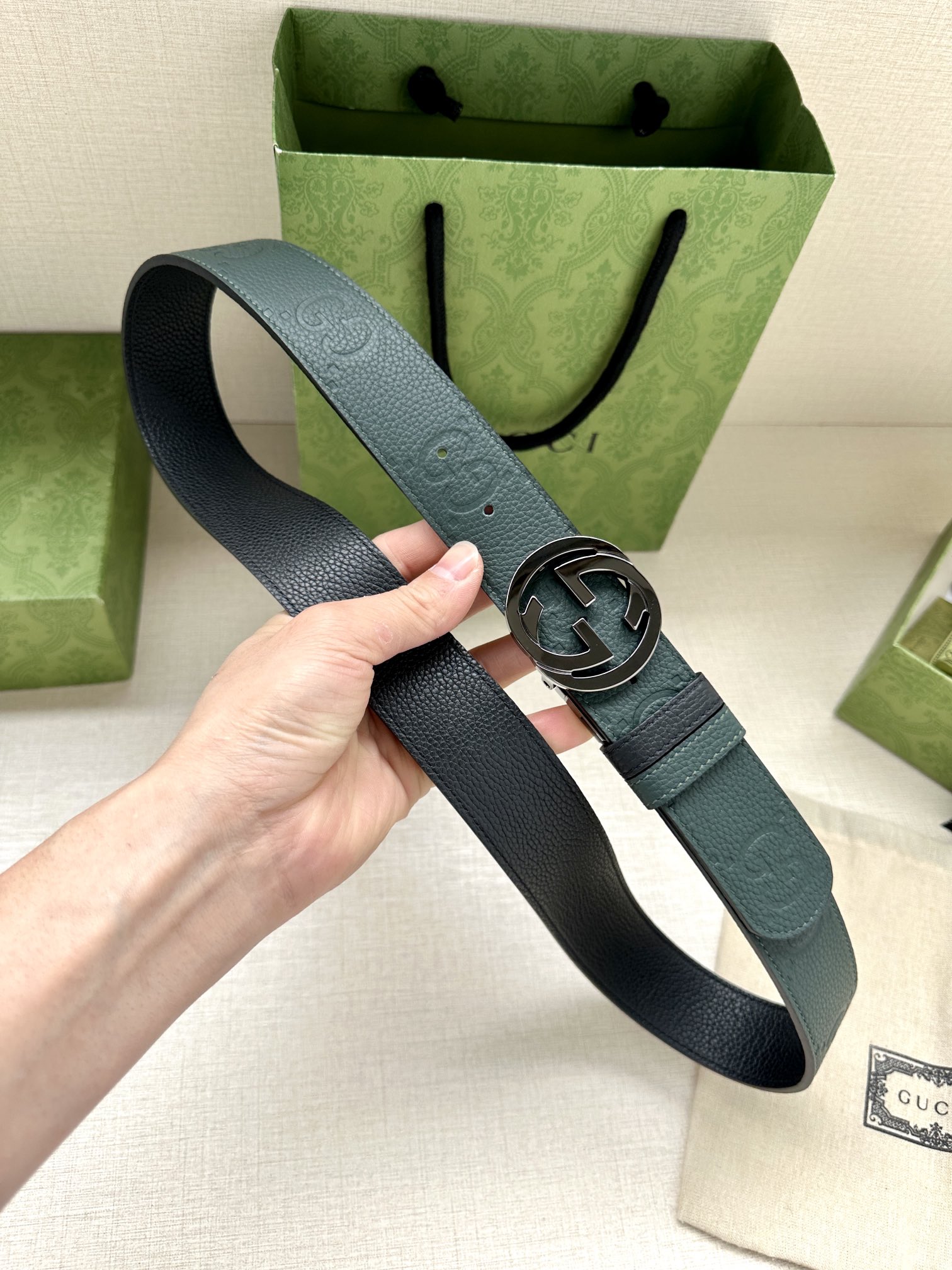 GUCCI宽度4.0cm每一季品牌典藏设计中的标志性元素都会吐故纳新为经典注入新意GuccioGucci