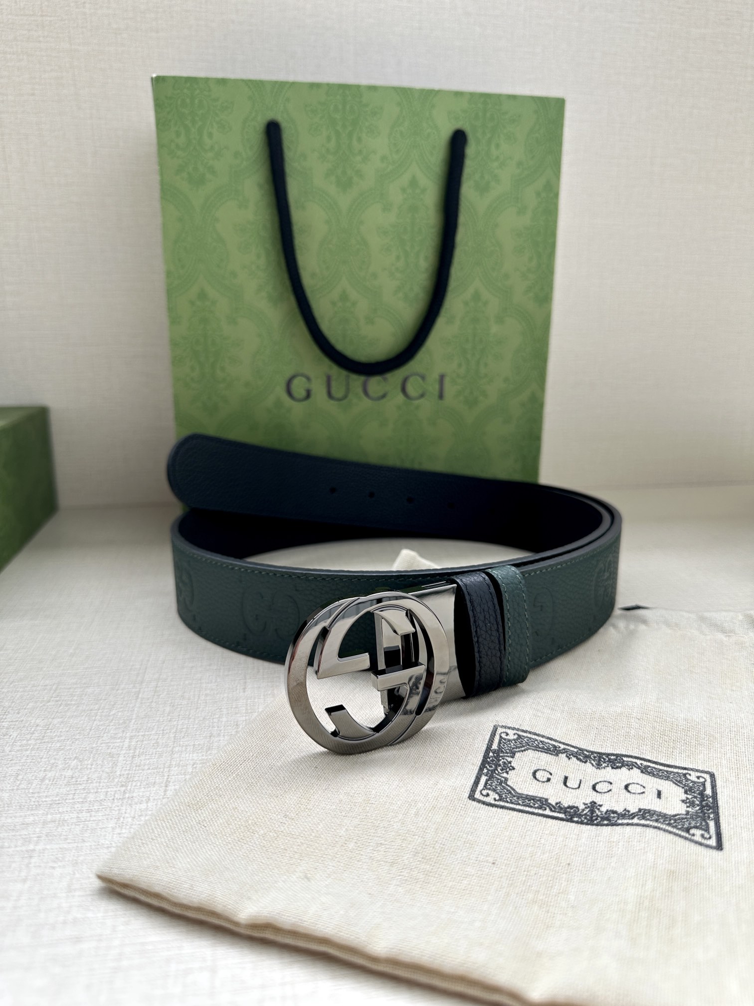 GUCCI宽度4.0cm每一季品牌典藏设计中的标志性元素都会吐故纳新为经典注入新意GuccioGucci