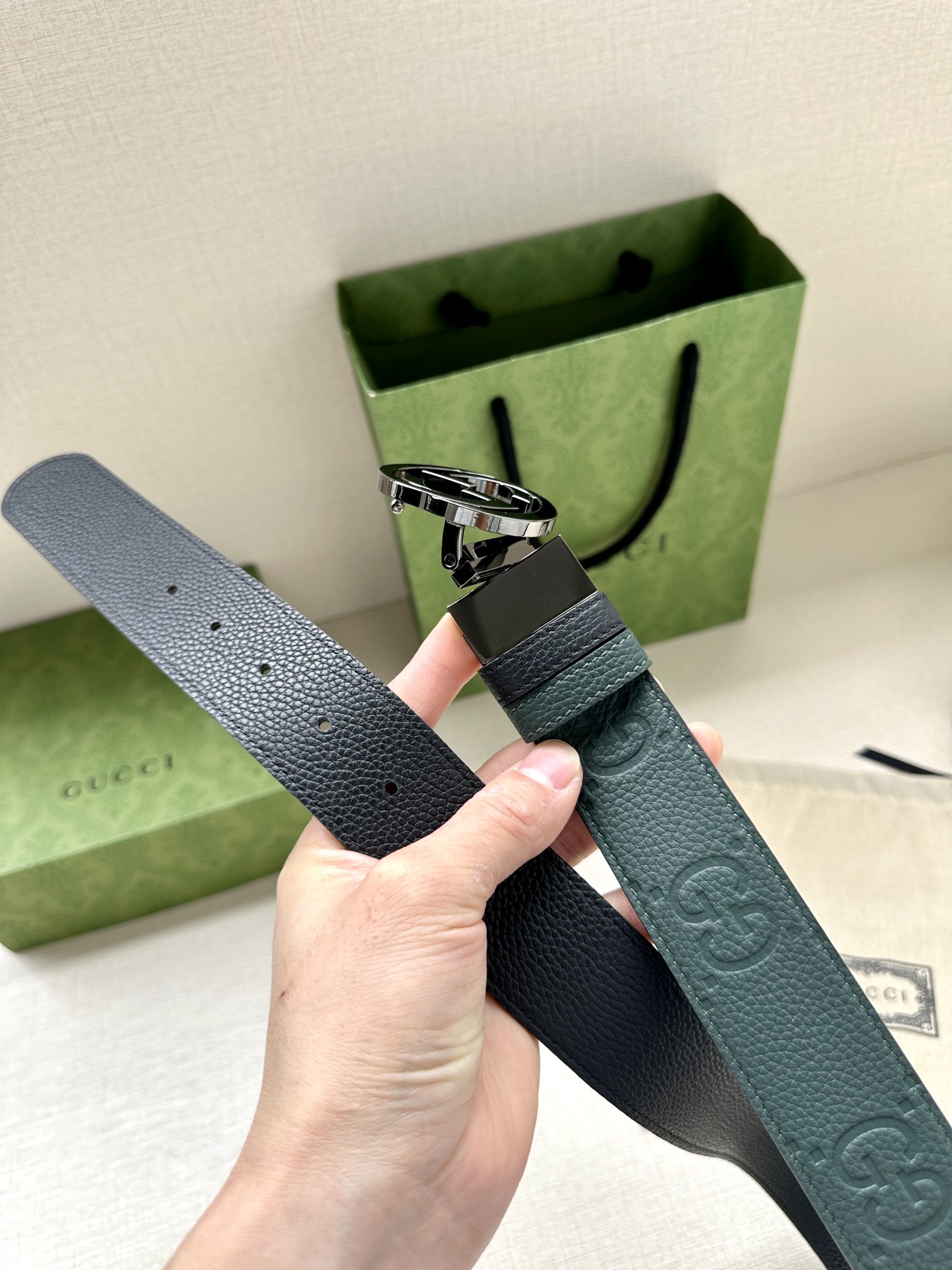 GUCCI宽度4.0cm每一季品牌典藏设计中的标志性元素都会吐故纳新为经典注入新意GuccioGucci