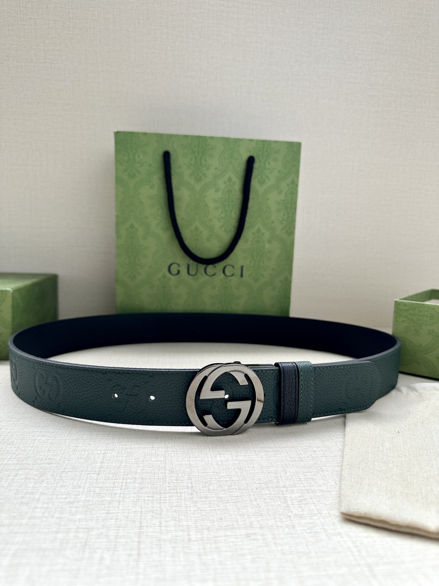 GUCCI宽度4.0cm每一季品牌典藏设计中的标志性元素都会吐故纳新为经典注入新意GuccioGucci