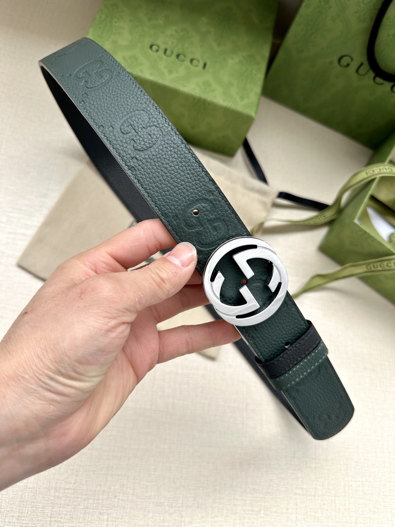 GUCCI宽度4.0cm每一季品牌典藏设计中的标志性元素都会吐故纳新为经典注入新意GuccioGucci