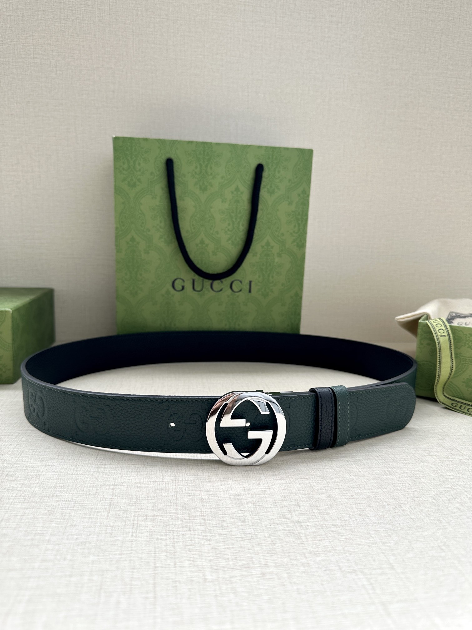 GUCCI宽度4.0cm每一季品牌典藏设计中的标志性元素都会吐故纳新为经典注入新意GuccioGucci
