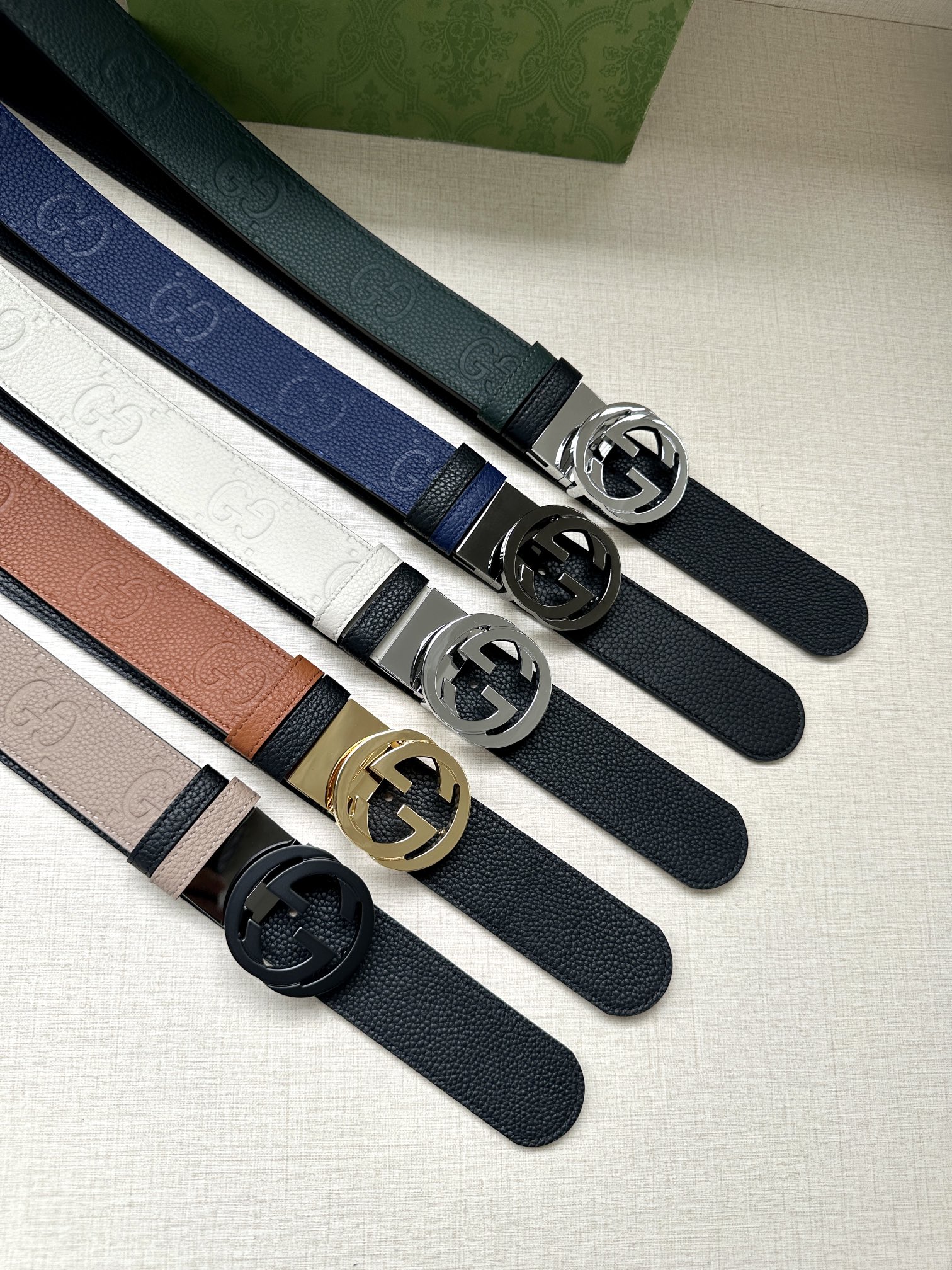 GUCCI宽度4.0cm每一季品牌典藏设计中的标志性元素都会吐故纳新为经典注入新意GuccioGucci