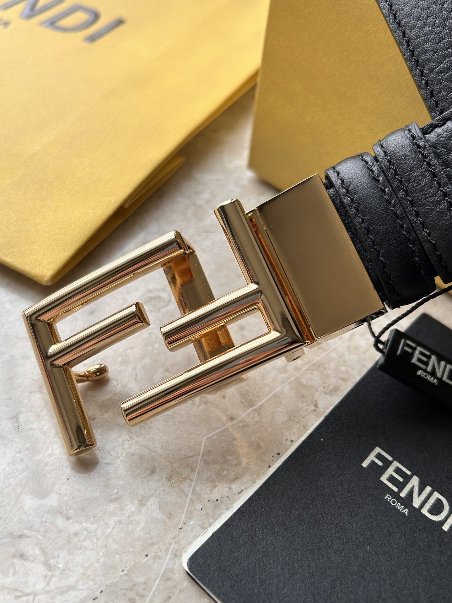 FENDI专柜同款休闲双面皮带宽3.