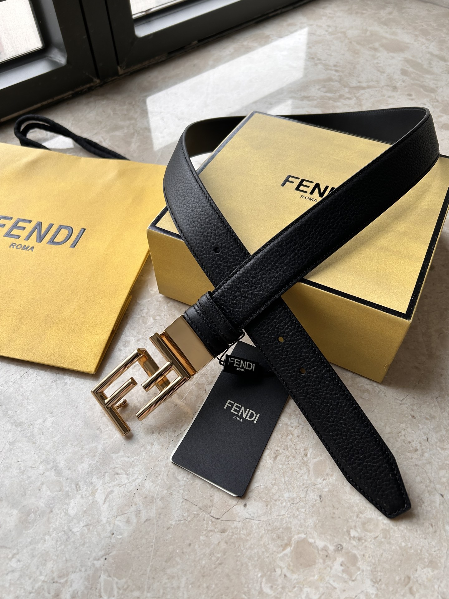 FENDI专柜同款休闲双面皮带宽3.