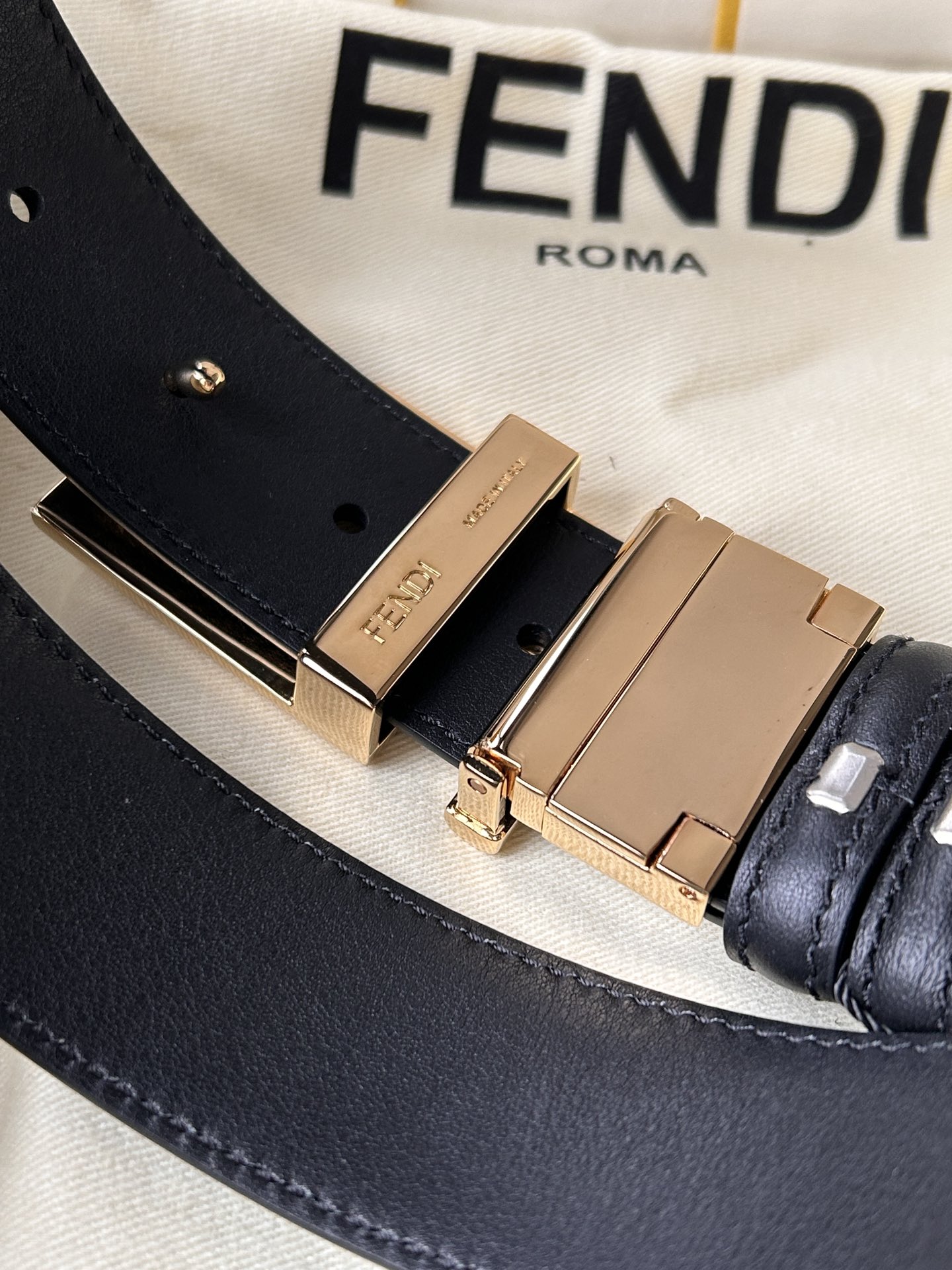 FENDI专柜同款休闲双面皮带宽3.