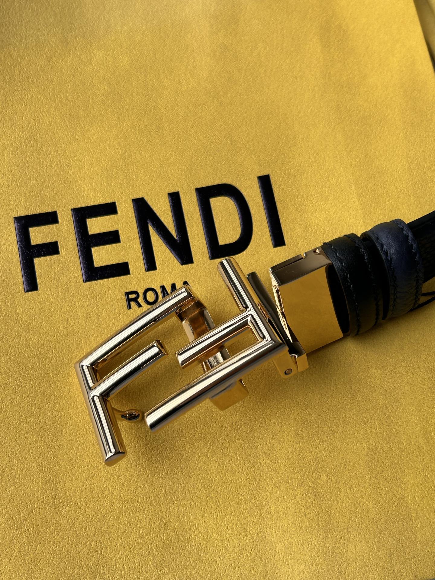FENDI专柜同款休闲双面皮带宽3.