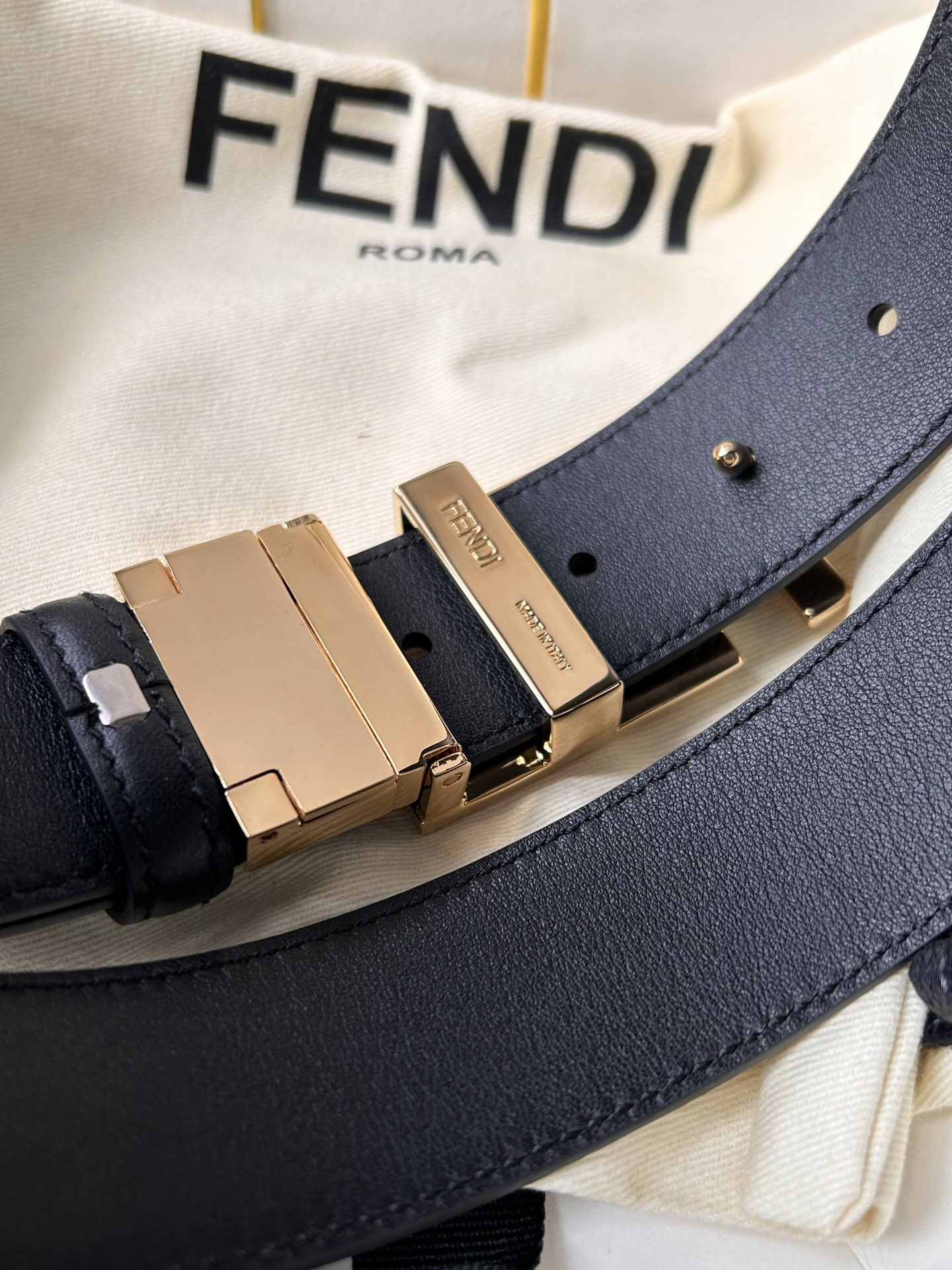 FENDI专柜同款休闲双面皮带宽3.
