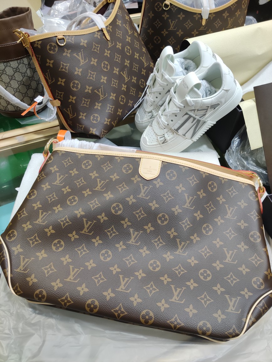 Louis Vuitton "Continue to post in seconds" It is indeed HyunA's favored LV