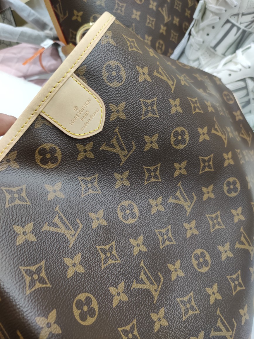 Louis Vuitton "Continue to post in seconds" It is indeed HyunA's favored LV