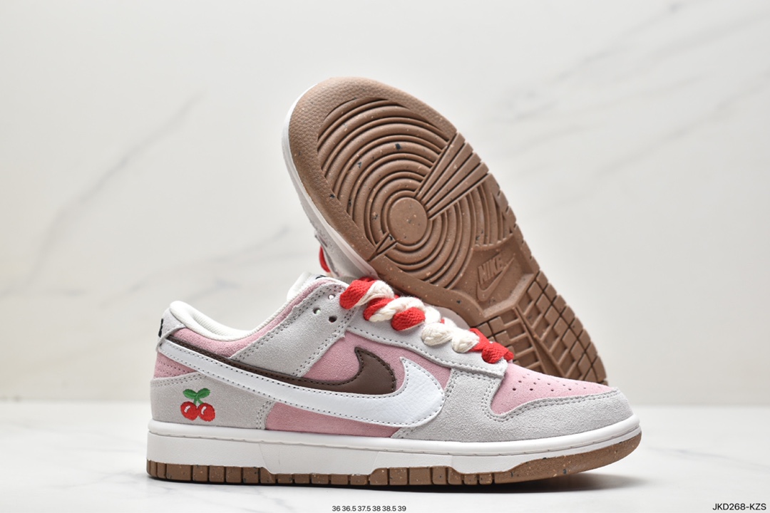 Nike Dunk Low SE “85” This Nike Dunk Low is made of suede DO9457-100