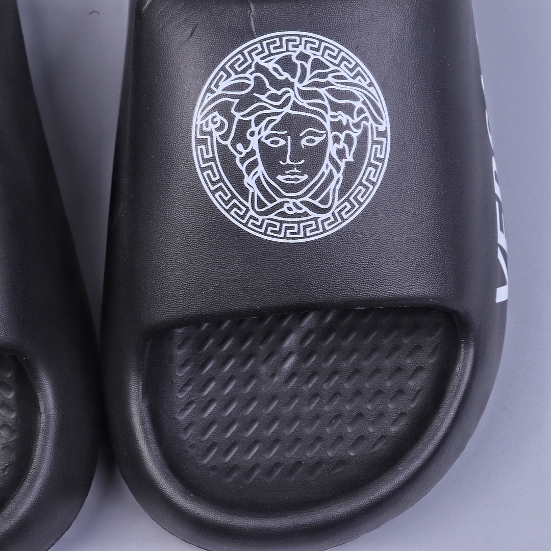 VERSACE Versace summer casual trend slippers beach sandals