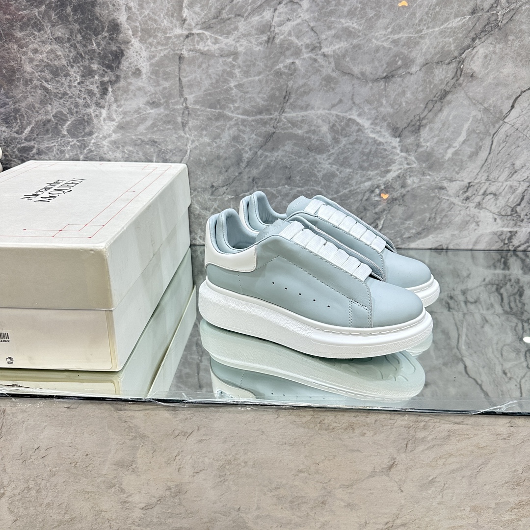 Fashionable and Comfortable Shoes with Innovative Design and Materials - 图片 1