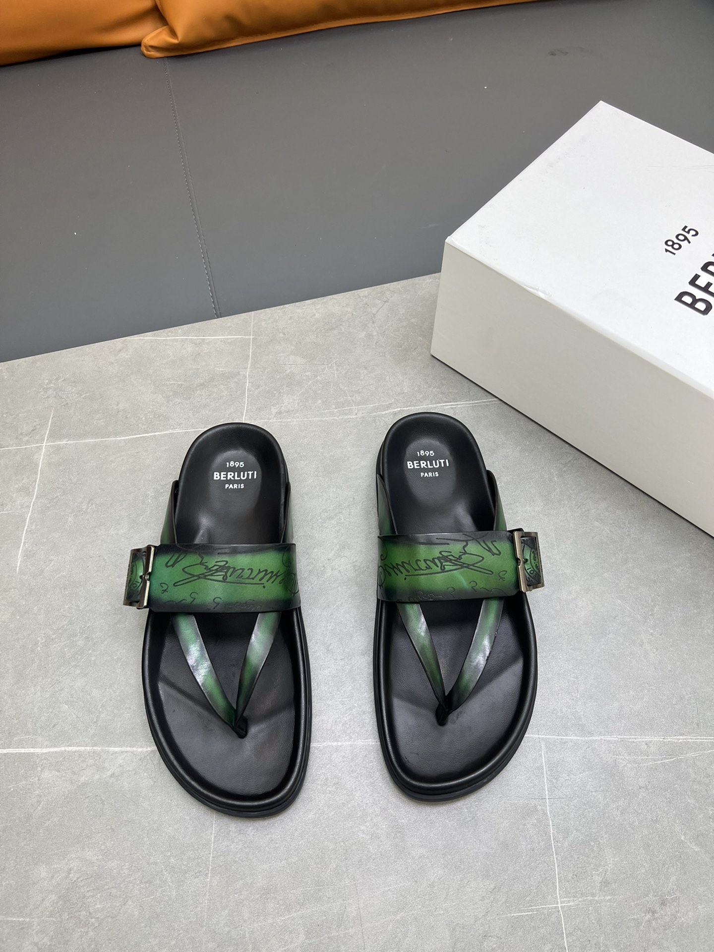 Berluti Tamaño:38-45 P270Berluti boutique de gama alta zapatillas de los hombres, la mano de obra su