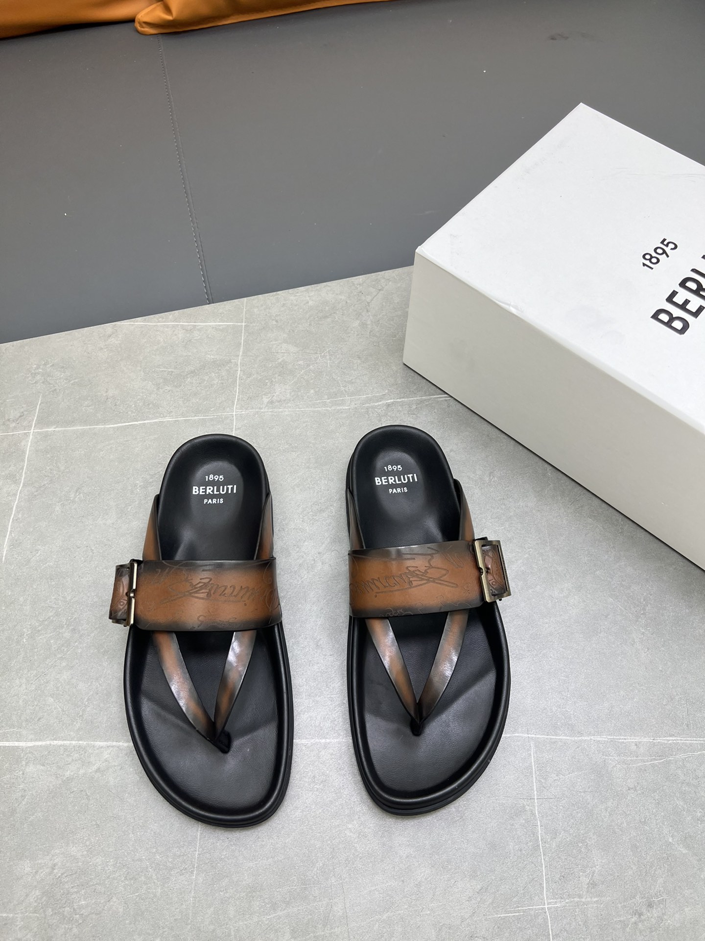 Berluti Tamaño:38-45 P270Berluti boutique de gama alta zapatillas de los hombres, la mano de obra su