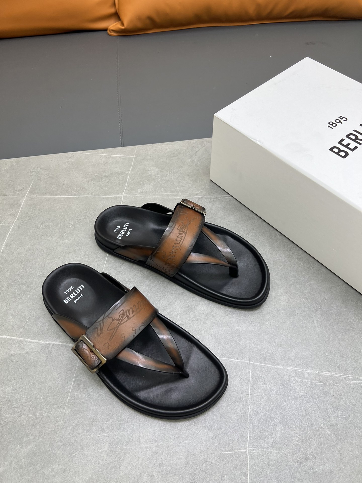 Berluti Tamaño:38-45 P270Berluti boutique de gama alta zapatillas de los hombres, la mano de obra su