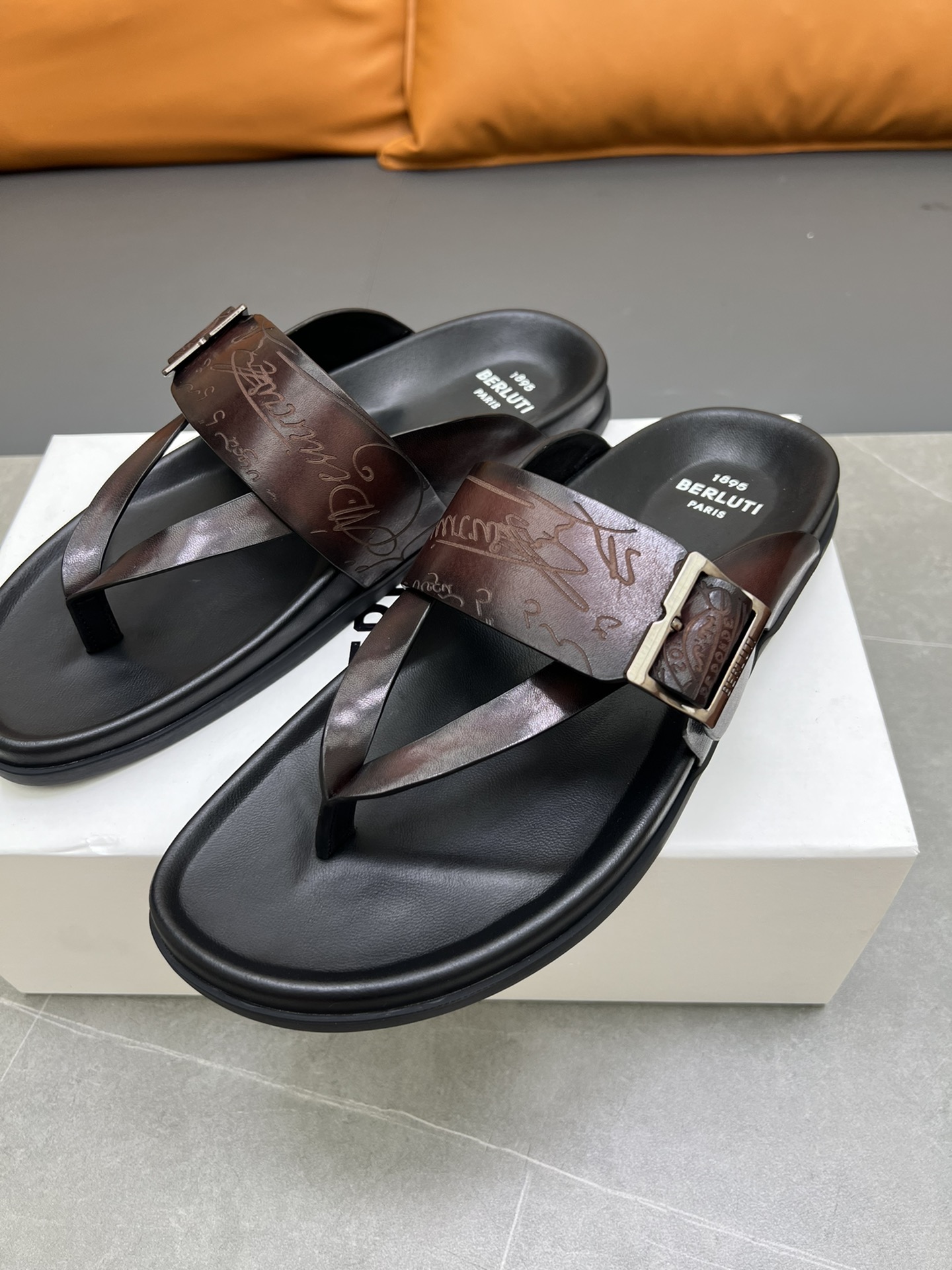 Berluti Tamaño:38-45 P270Berluti boutique de gama alta zapatillas de los hombres, la mano de obra su