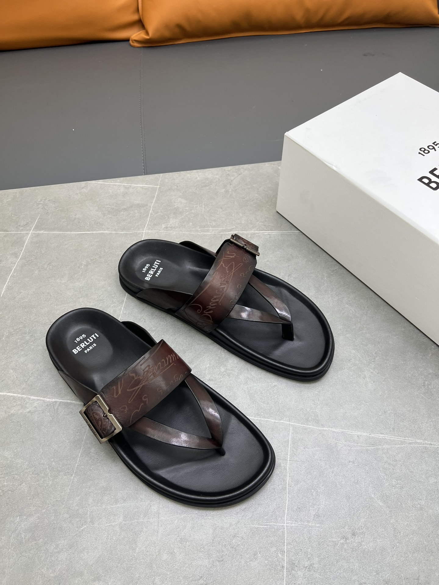 Berluti Tamaño:38-45 P270Berluti boutique de gama alta zapatillas de los hombres, la mano de obra su