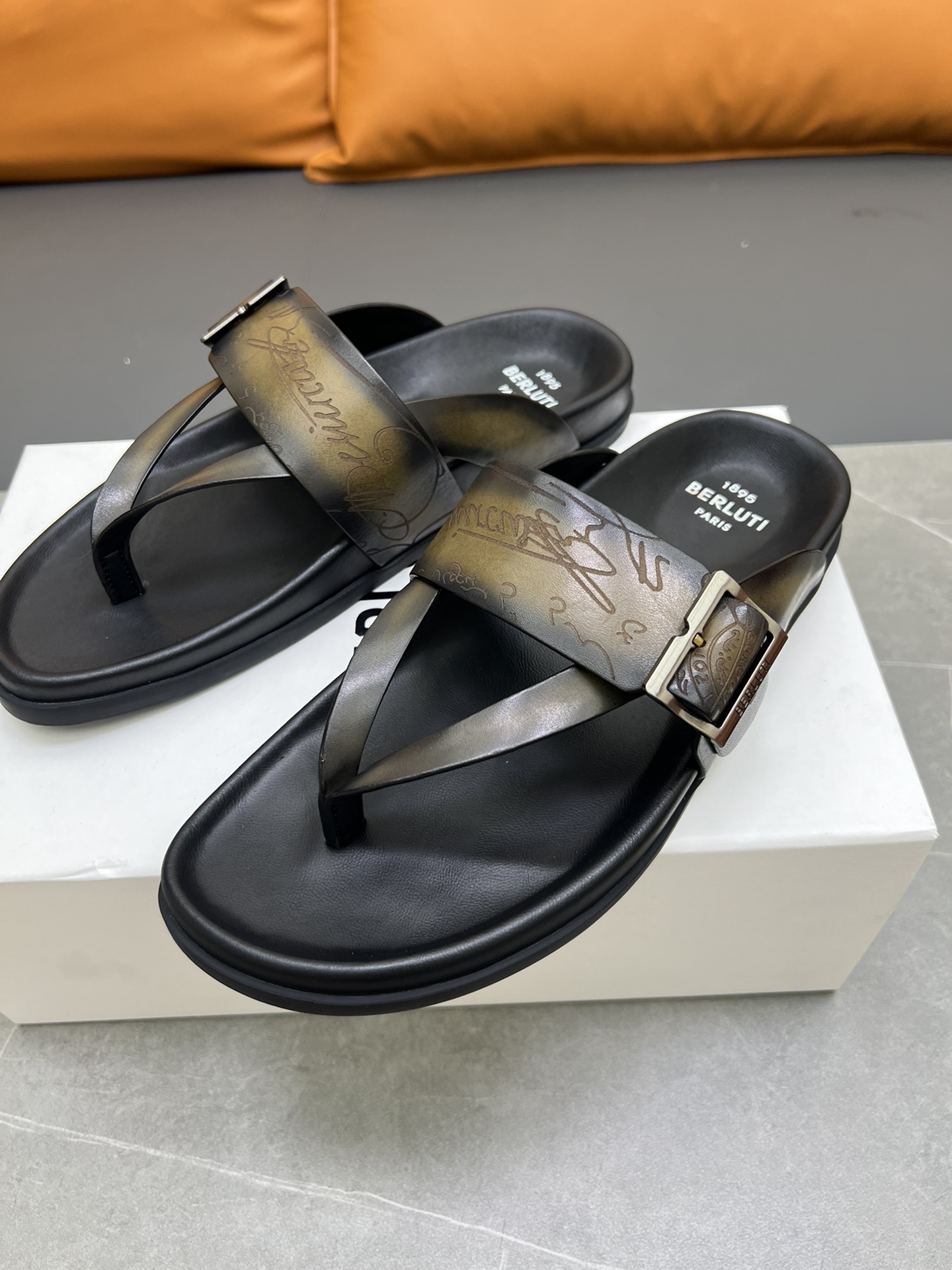 Berluti Tamaño:38-45 P270Berluti boutique de gama alta zapatillas de los hombres, la mano de obra su