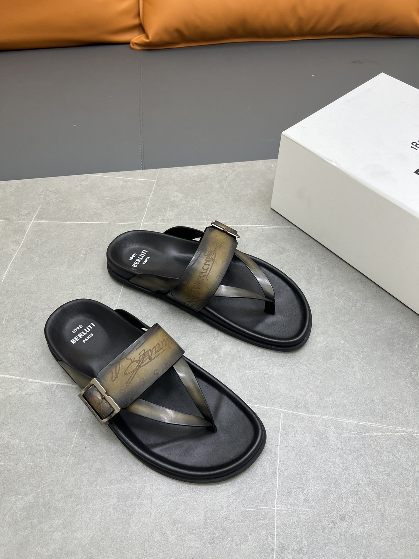Berluti Tamaño:38-45 P270Berluti boutique de gama alta zapatillas de los hombres, la mano de obra su