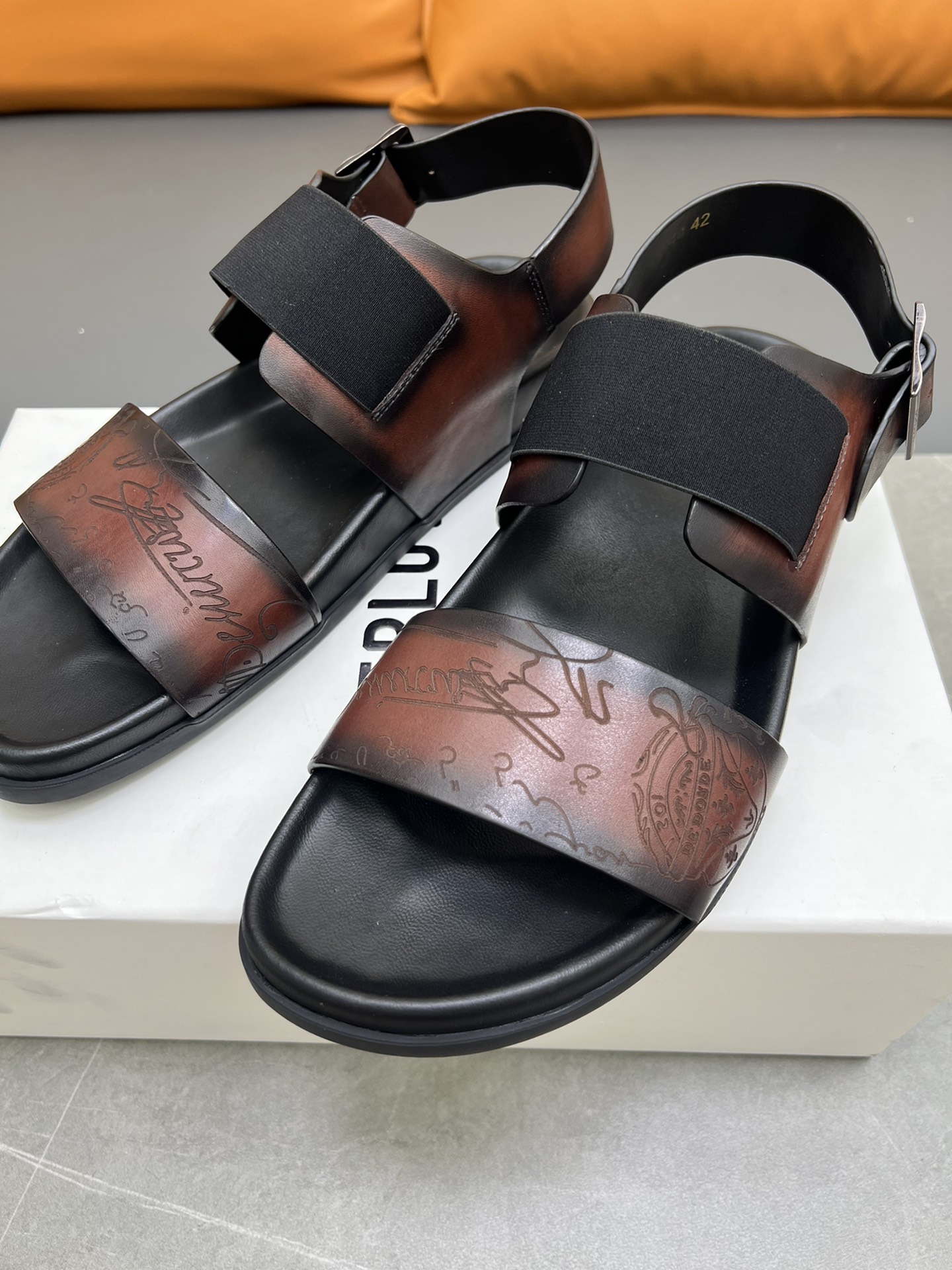 Berluti Tamaño:38-45 P270Berluti boutique de gama alta zapatillas de los hombres, la mano de obra su