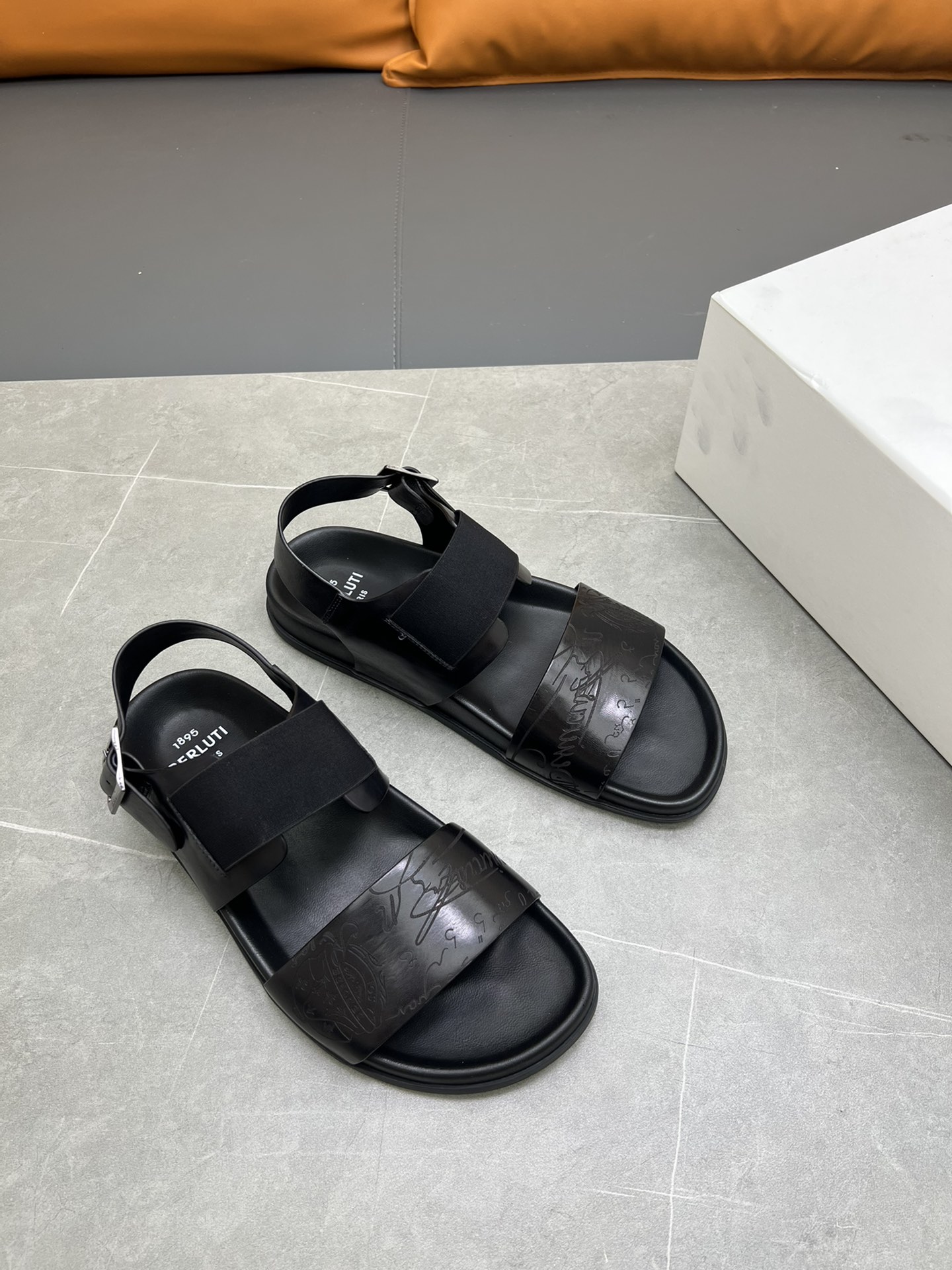 Berluti Tamaño:38-45 P270Berluti boutique de gama alta zapatillas de los hombres, la mano de obra su