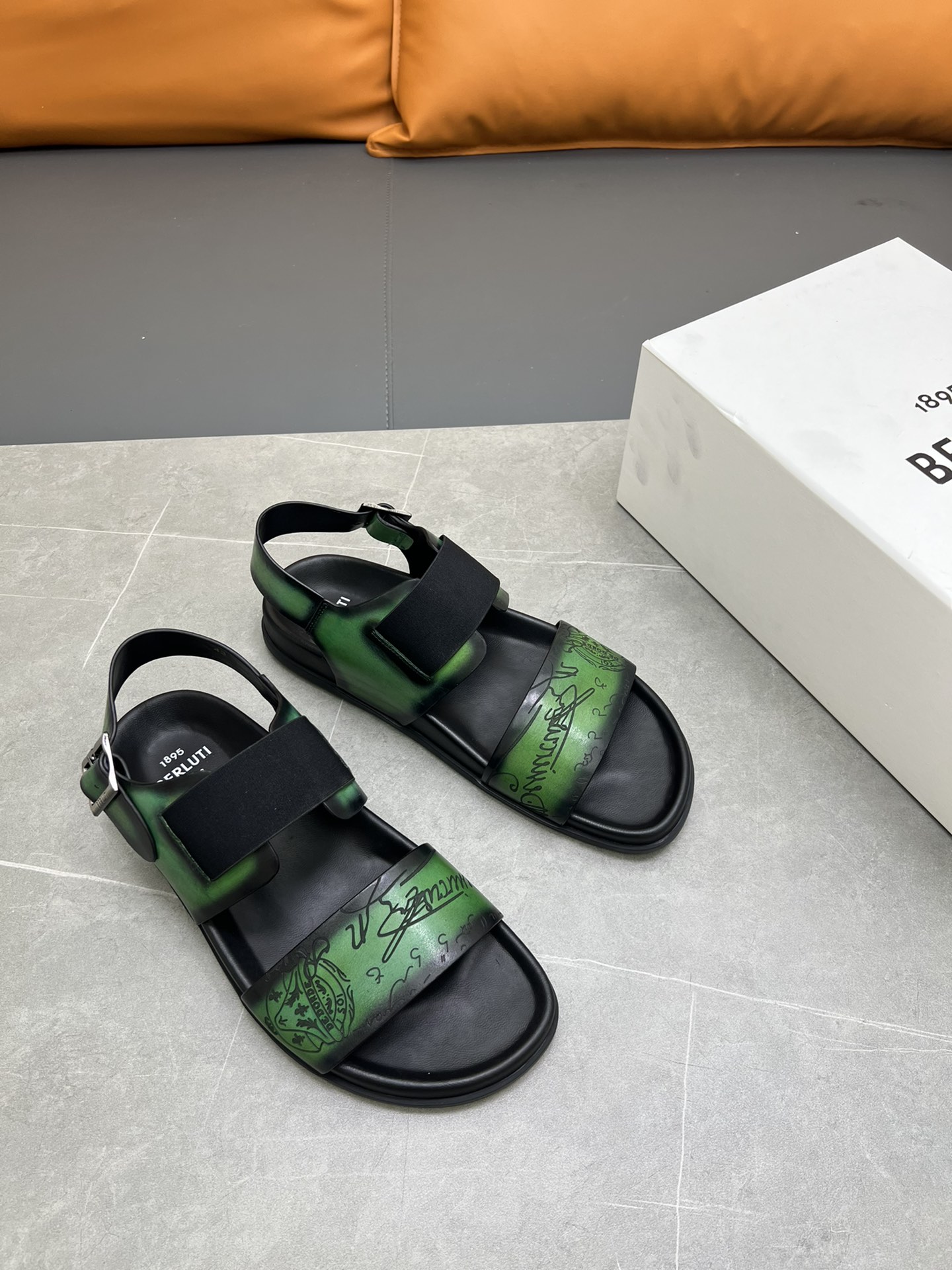 Berluti Tamaño:38-45 P270Berluti boutique de gama alta zapatillas de los hombres, la mano de obra su